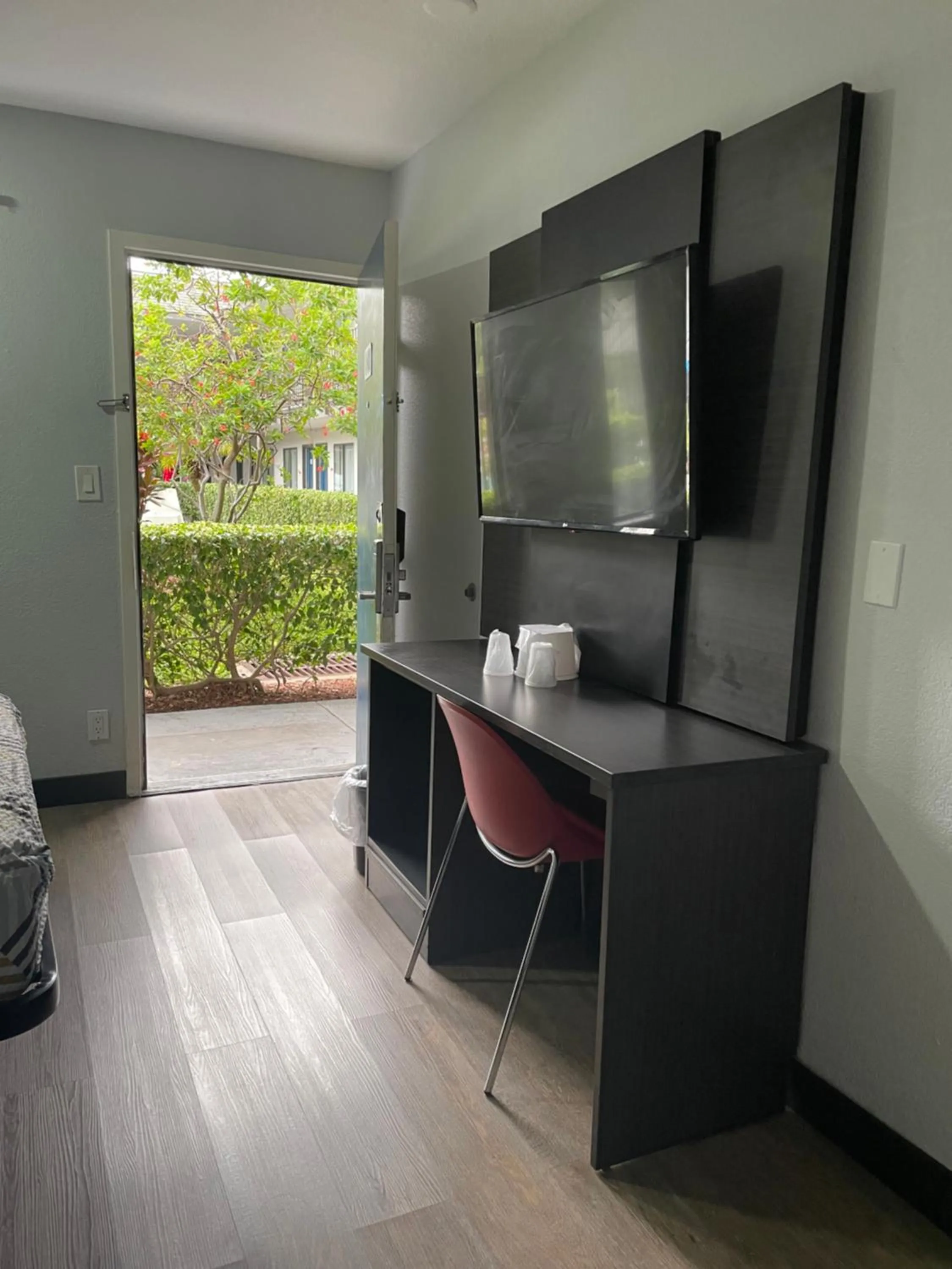 Photo of the whole room, Bed in Motel 6-Lantana West Palm Beach, FL