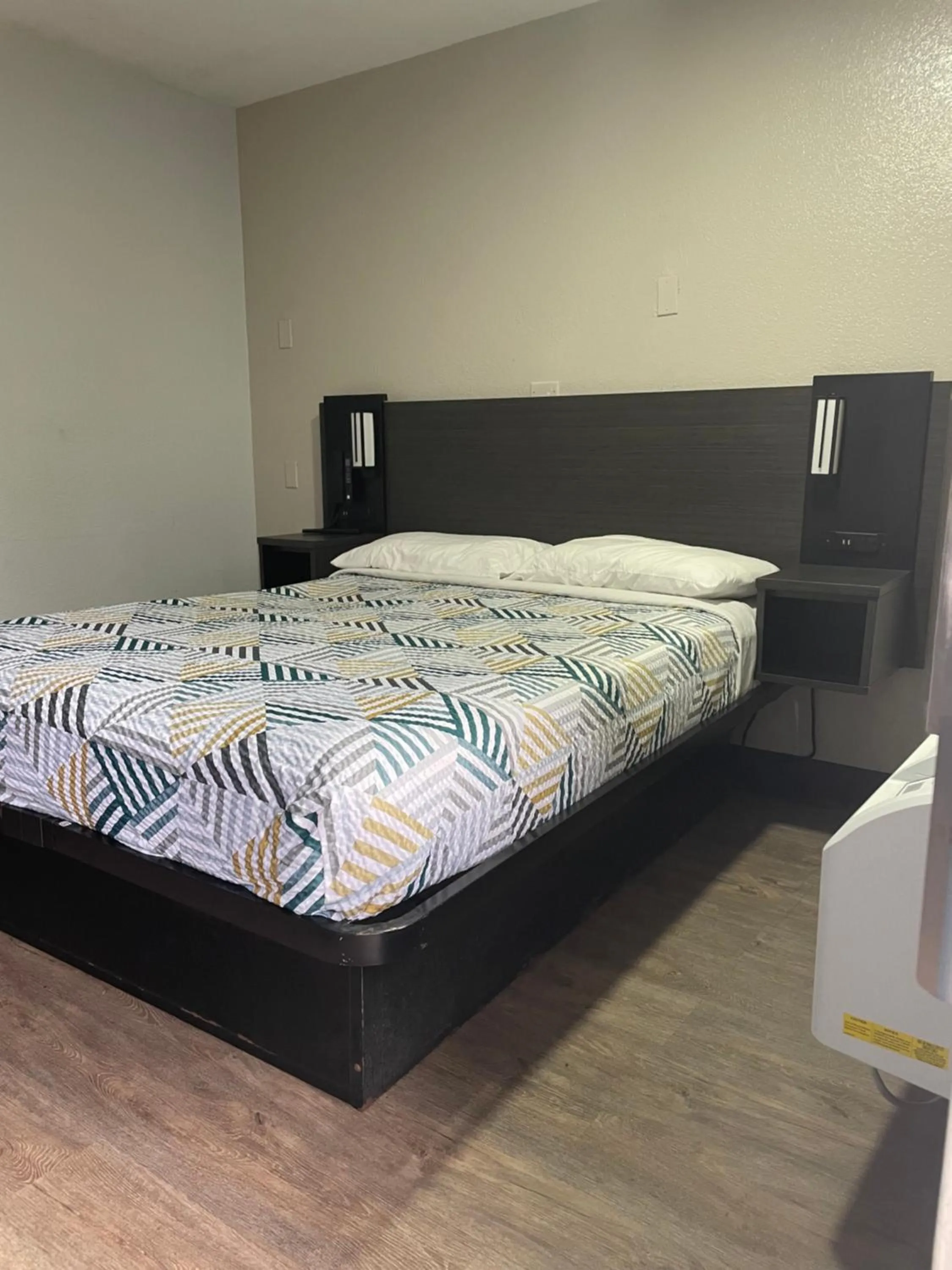 Photo of the whole room, Bed in Motel 6-Lantana West Palm Beach, FL