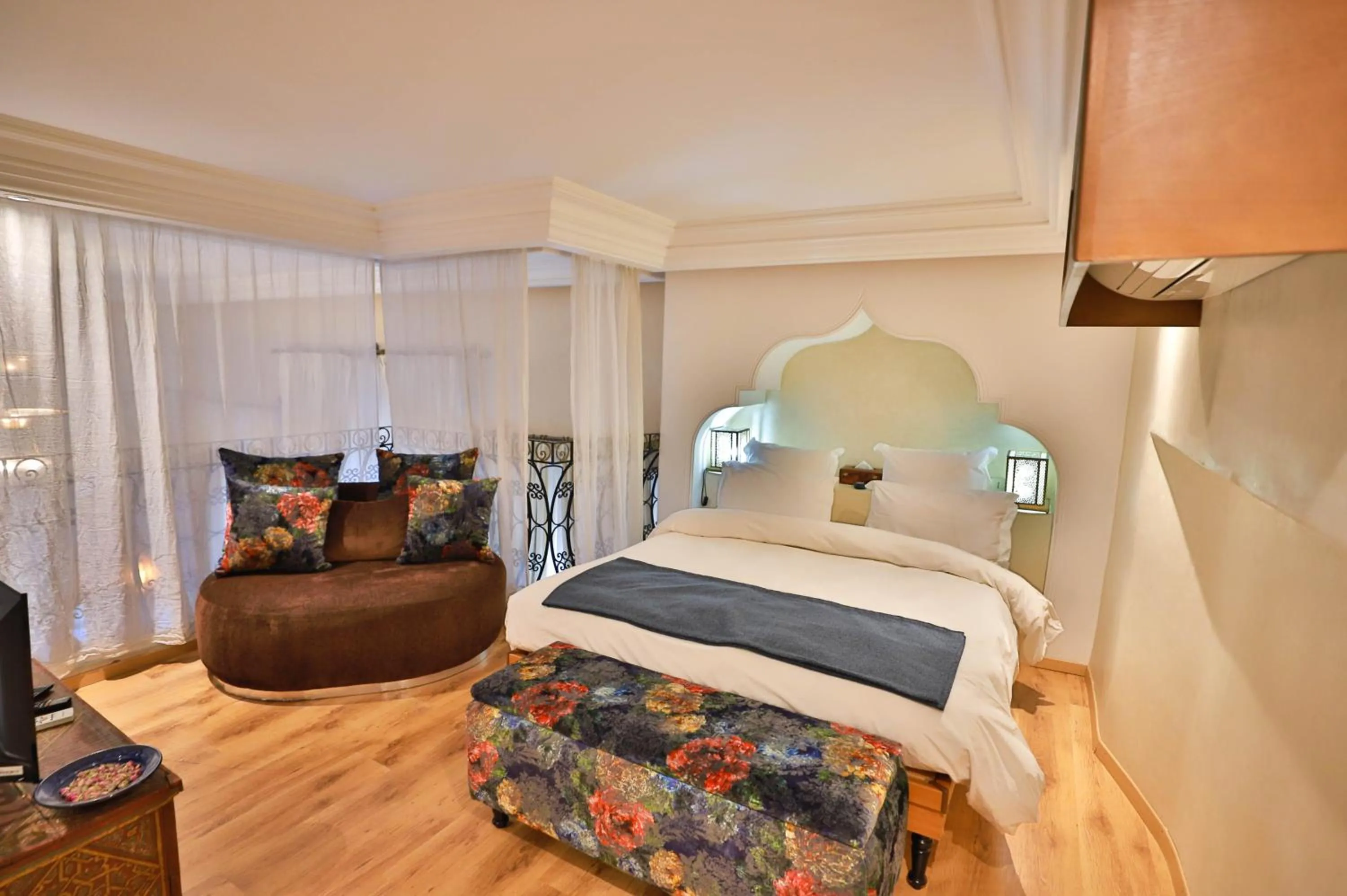 Bedroom, Bed in Riad Mayfez Suites & Spa