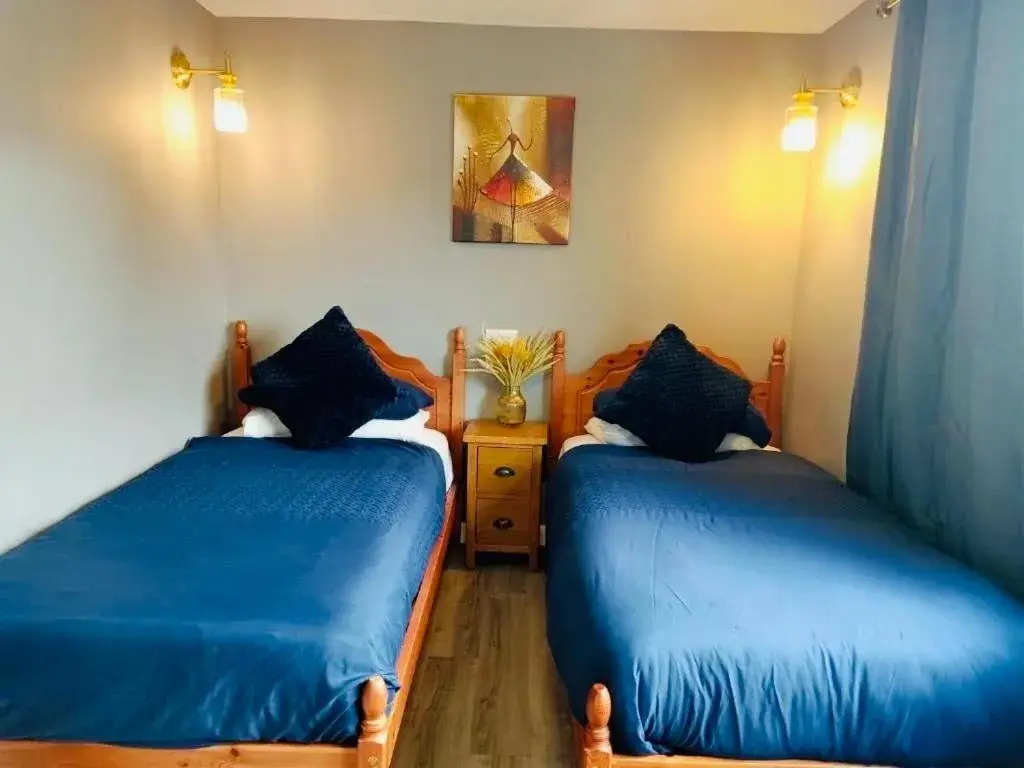 Twin Room with Shared Bathroom - single occupancy in The Milton Accommodation Twin Room with Shared Bathroom - single occupancy in The Milton Accommodation