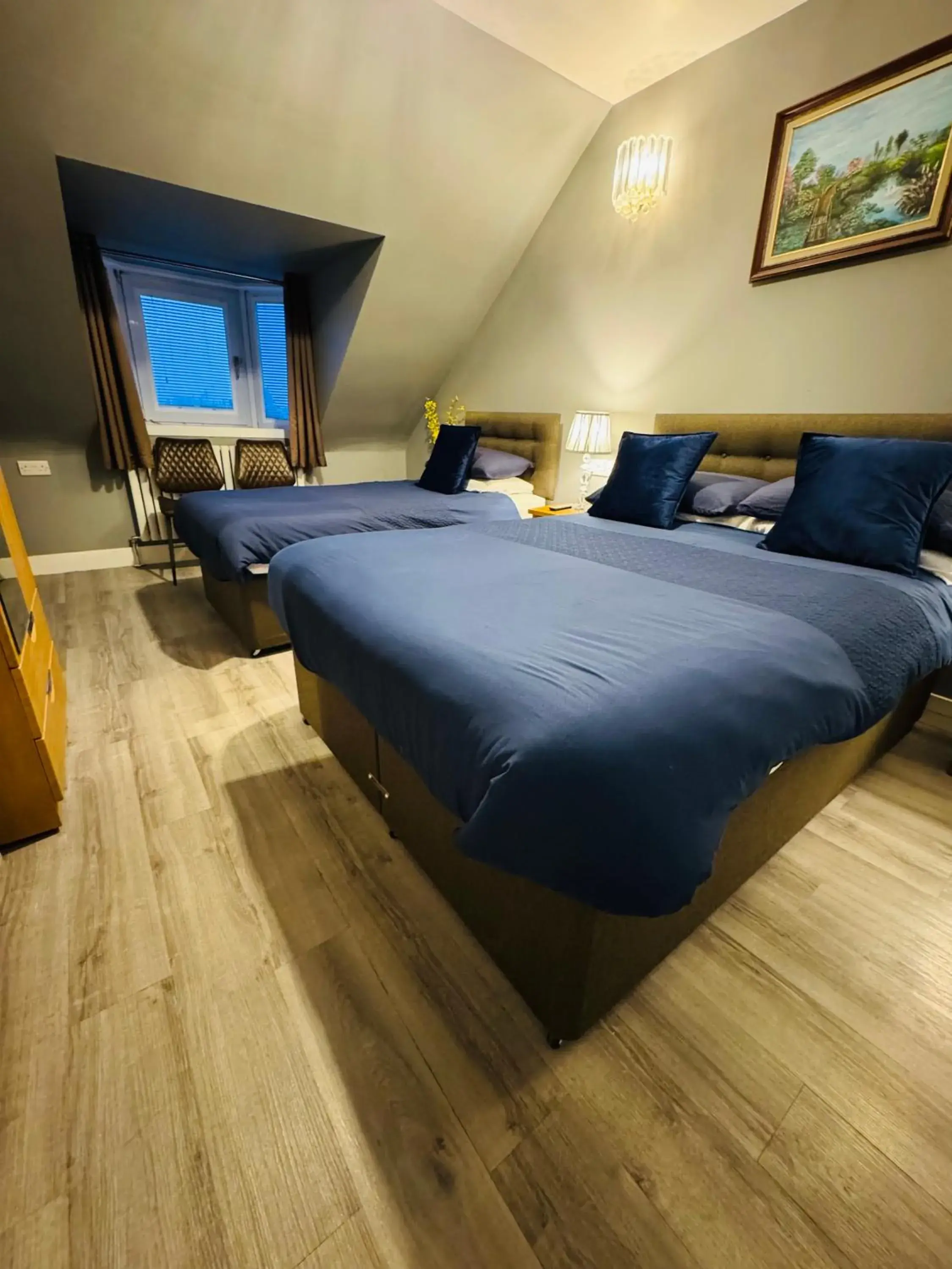 Family Room with Shower in The Milton Accommodation Family Room with Shower in The Milton Accommodation