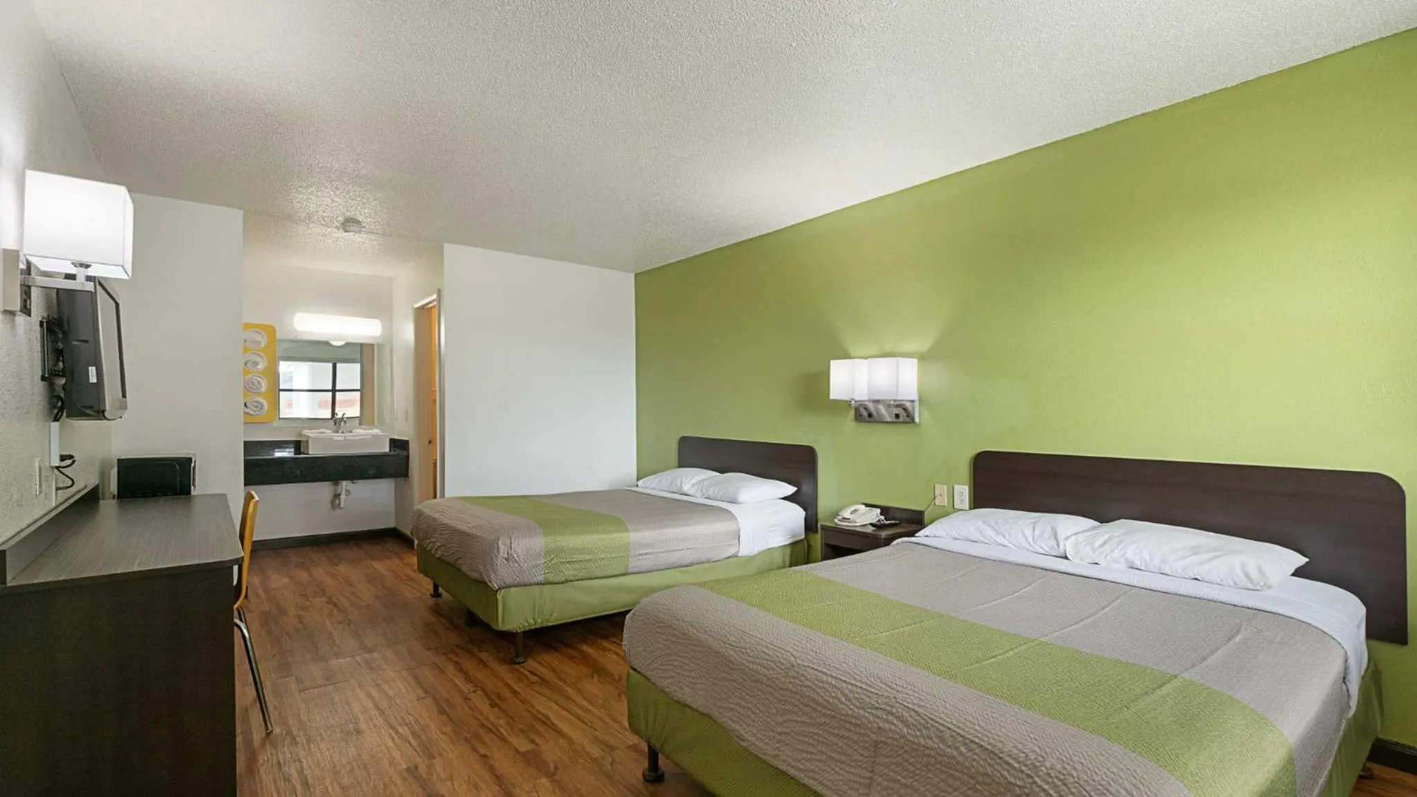 Bedroom, Bed in Motel 6 Chattanooga, TN