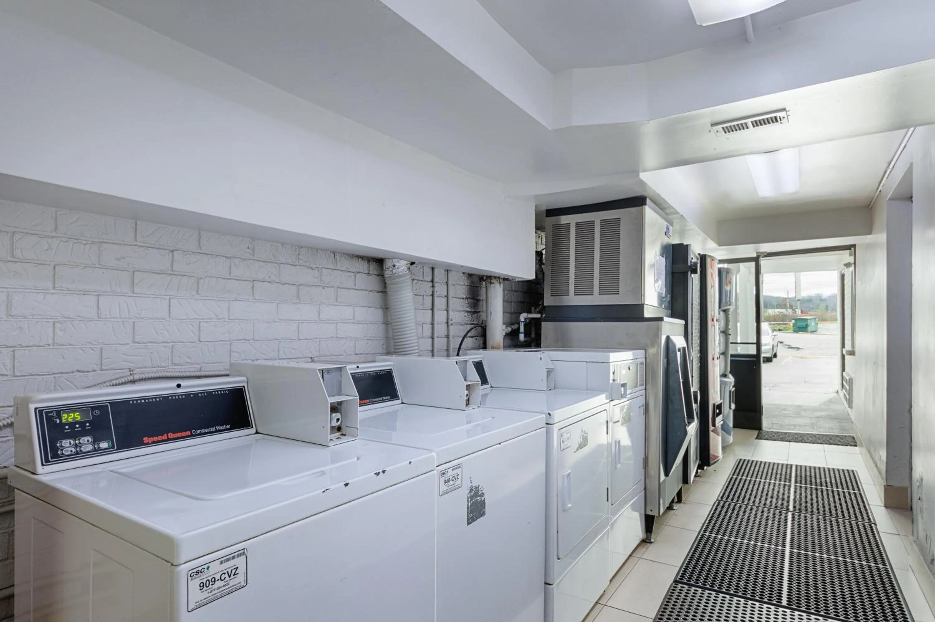 washing machine in Motel 6 Chattanooga, TN