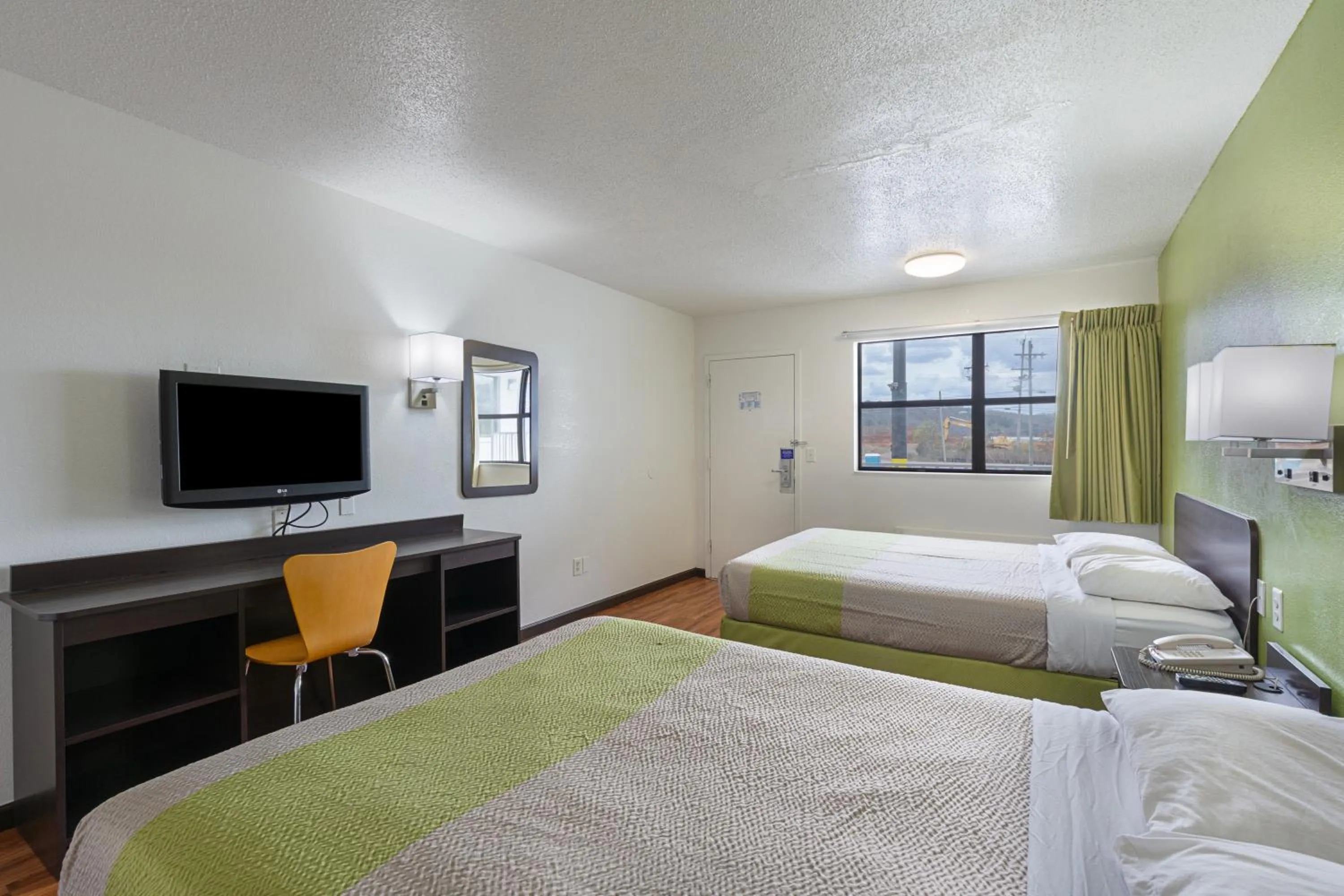 Bedroom, Bed in Motel 6 Chattanooga, TN