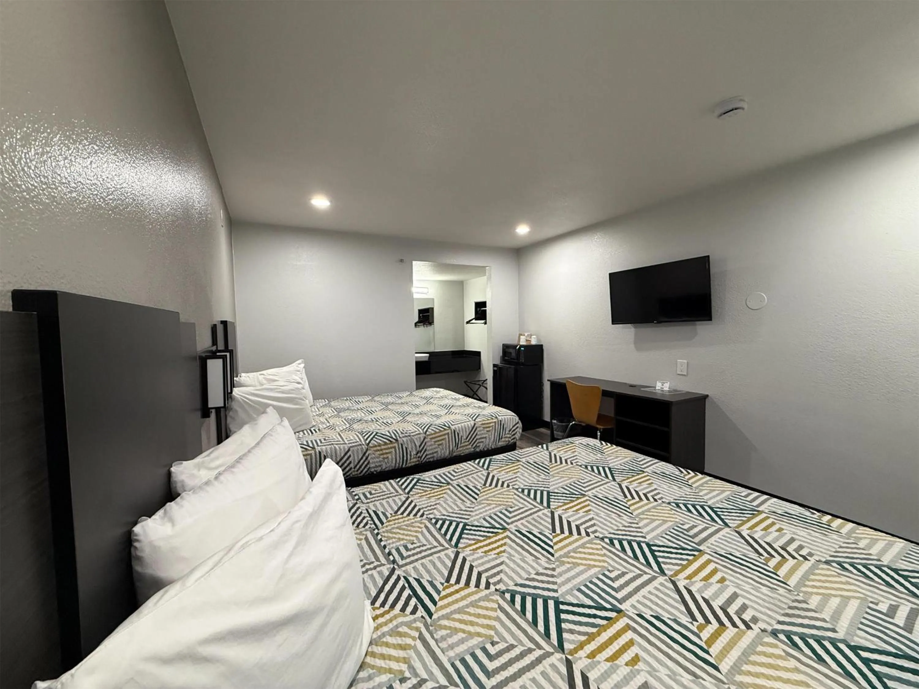 Bedroom, Bed in Motel 6-Tacoma, WA - South