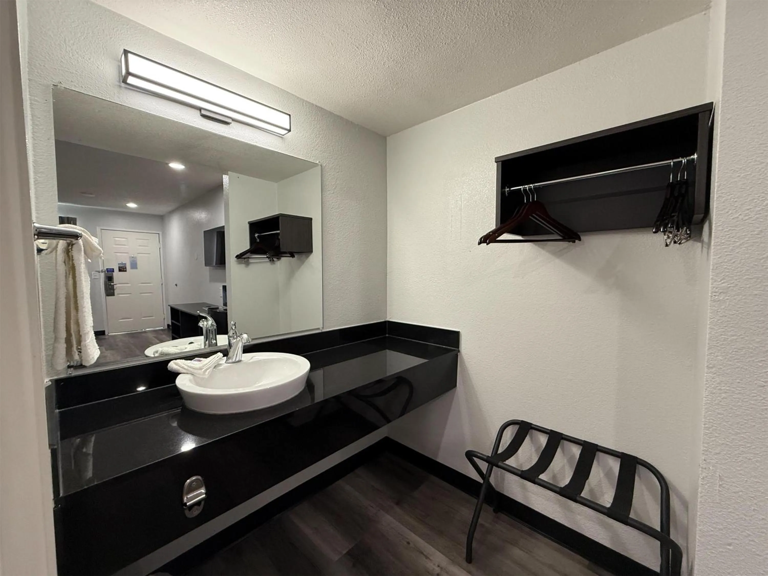 Bedroom in Motel 6-Tacoma, WA - South