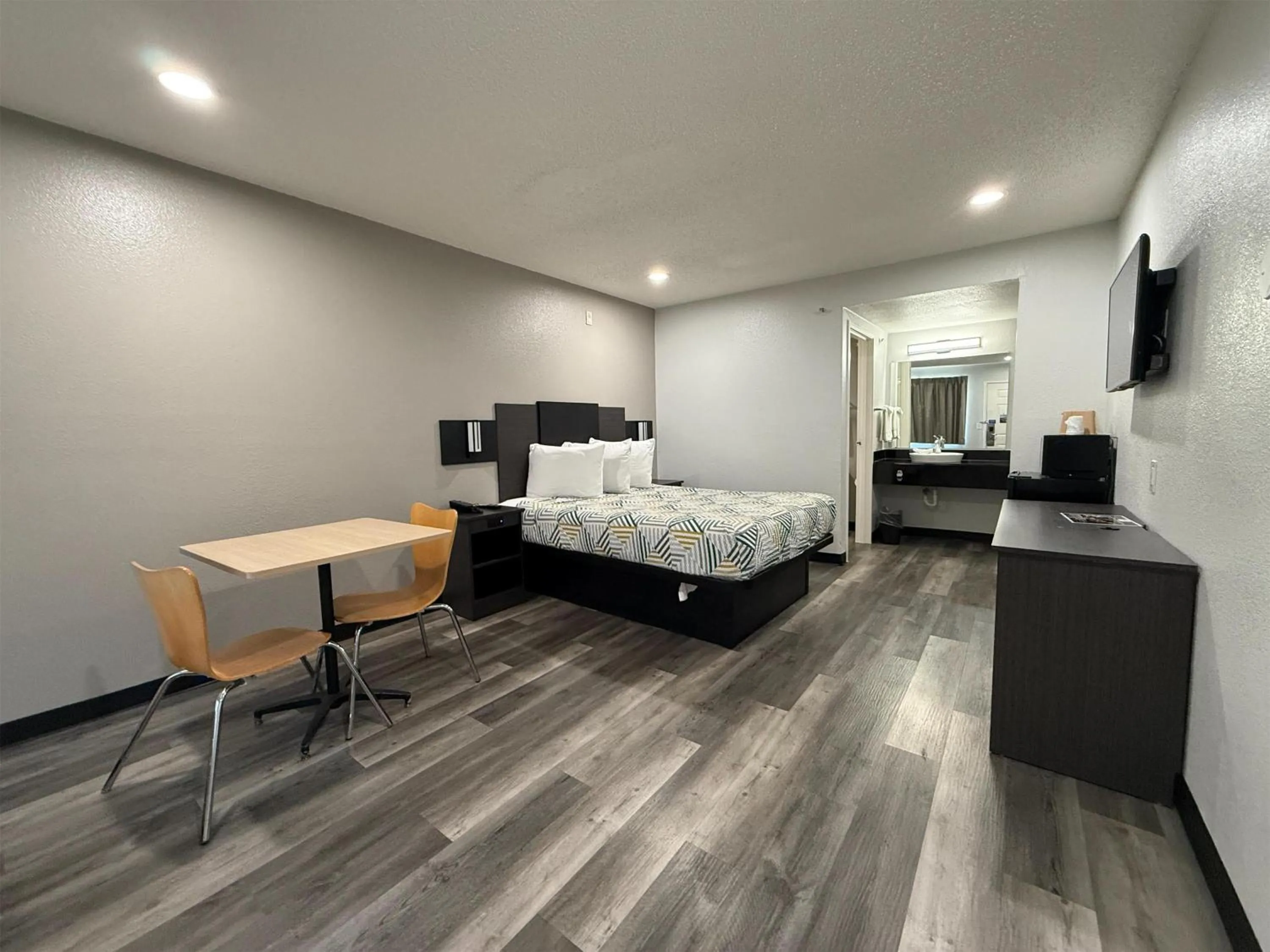 Bedroom, Bed in Motel 6-Tacoma, WA - South