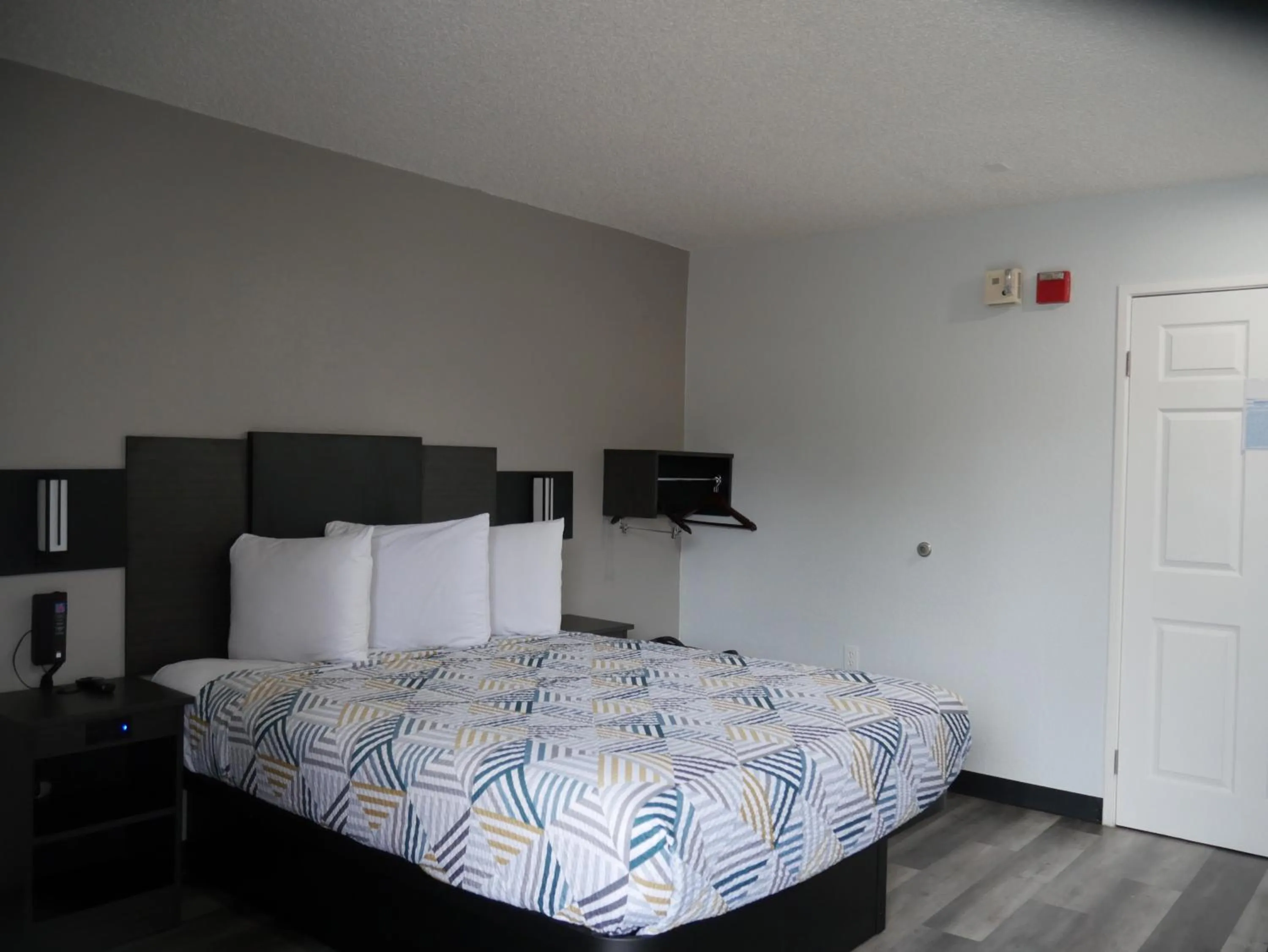 Bedroom, Bed in Motel 6-Tacoma, WA - South