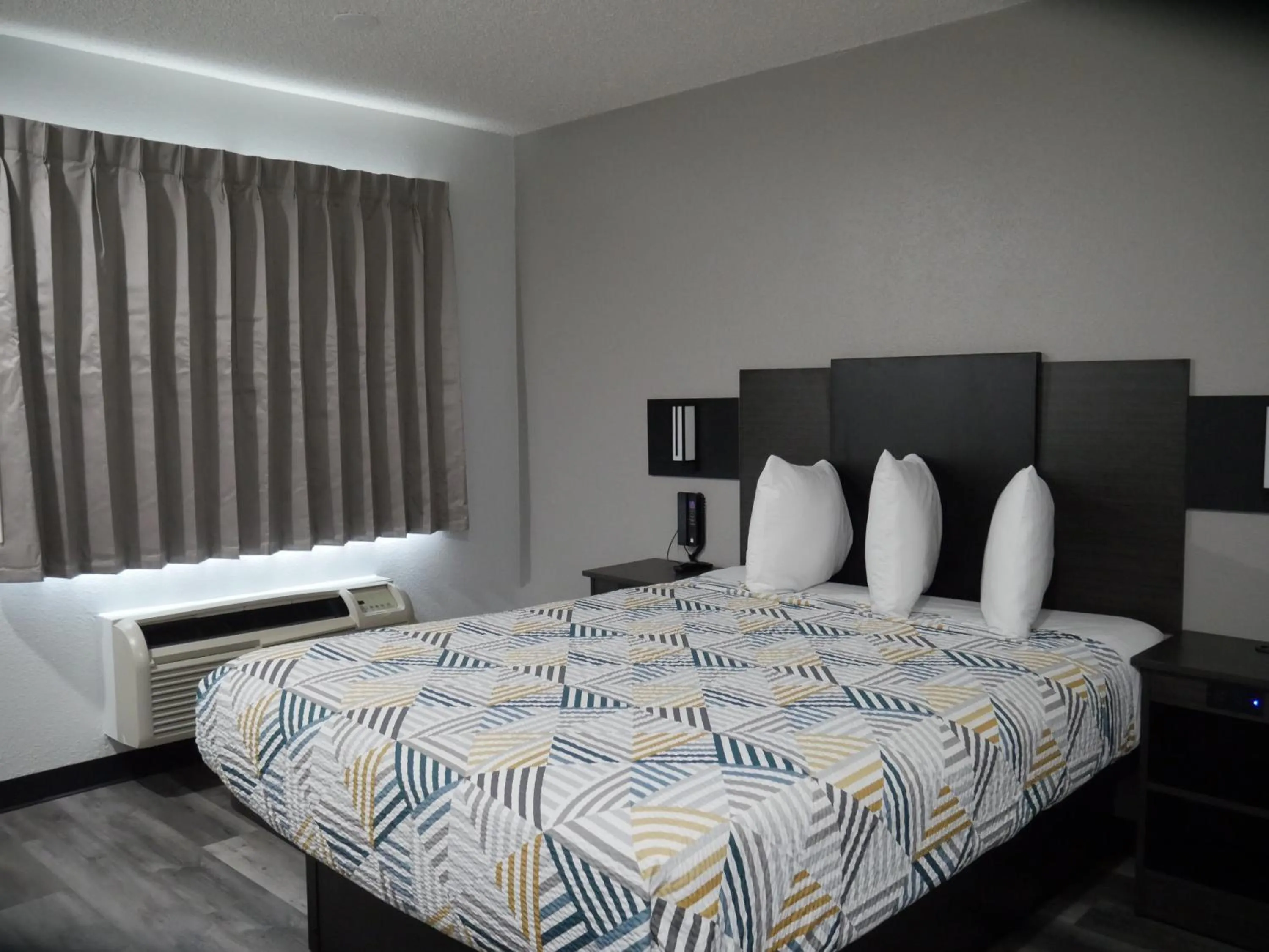 Bedroom, Bed in Motel 6-Tacoma, WA - South