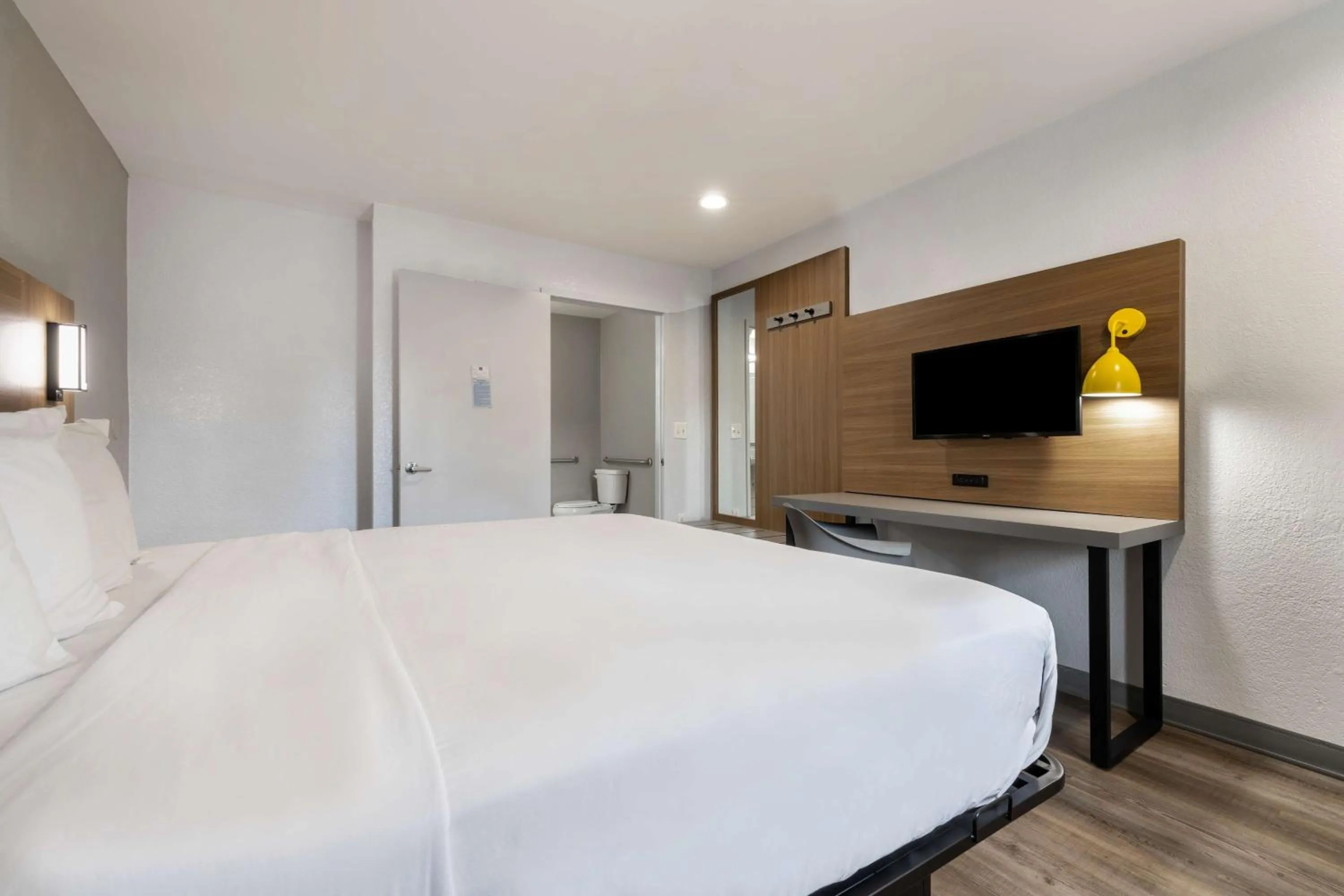 Bedroom, Bed in Motel 6-Santa Ana, CA