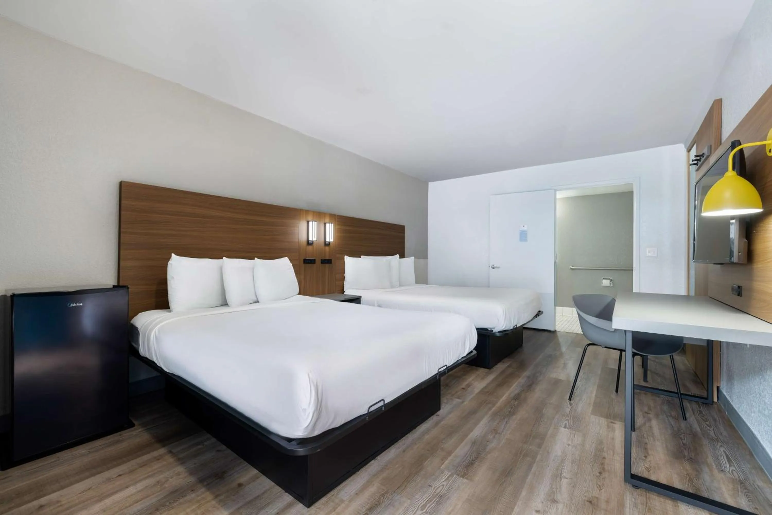 Bedroom, Bed in Motel 6-Santa Ana, CA