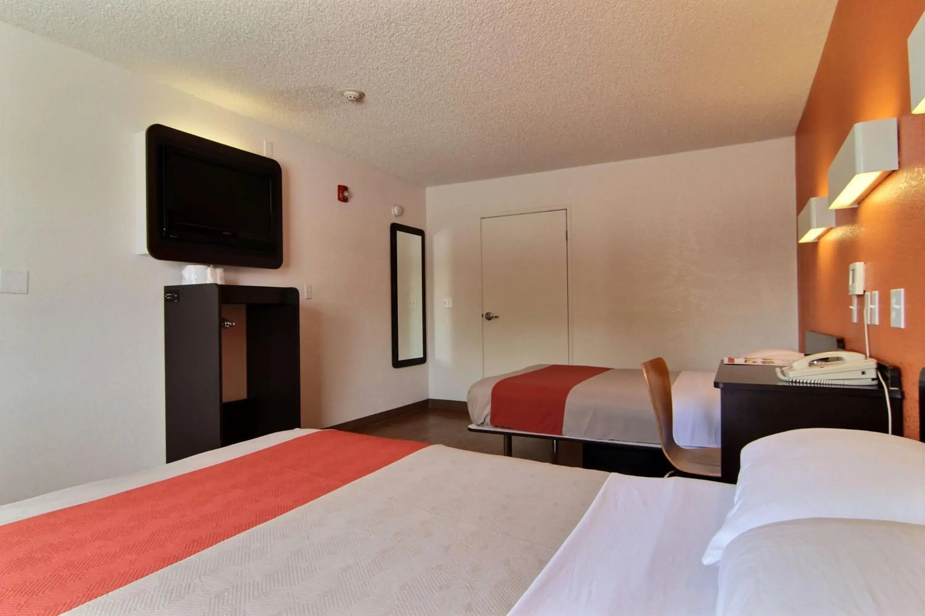 King Room - Disability Access in Motel 6-Albuquerque, NM - Coors Road King Room - Disability Access in Motel 6-Albuquerque, NM - Coors Road