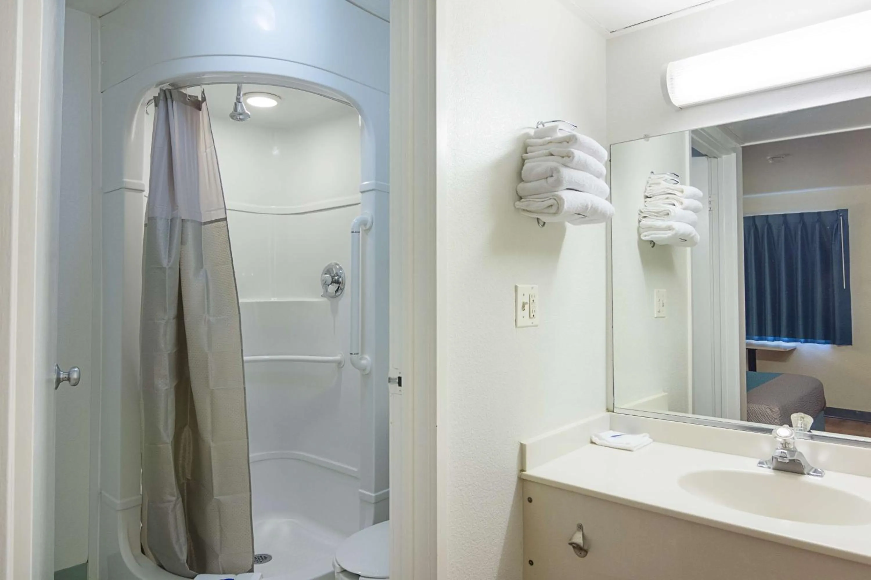 Toilet in Motel 6 Fredericksburg, Va - North