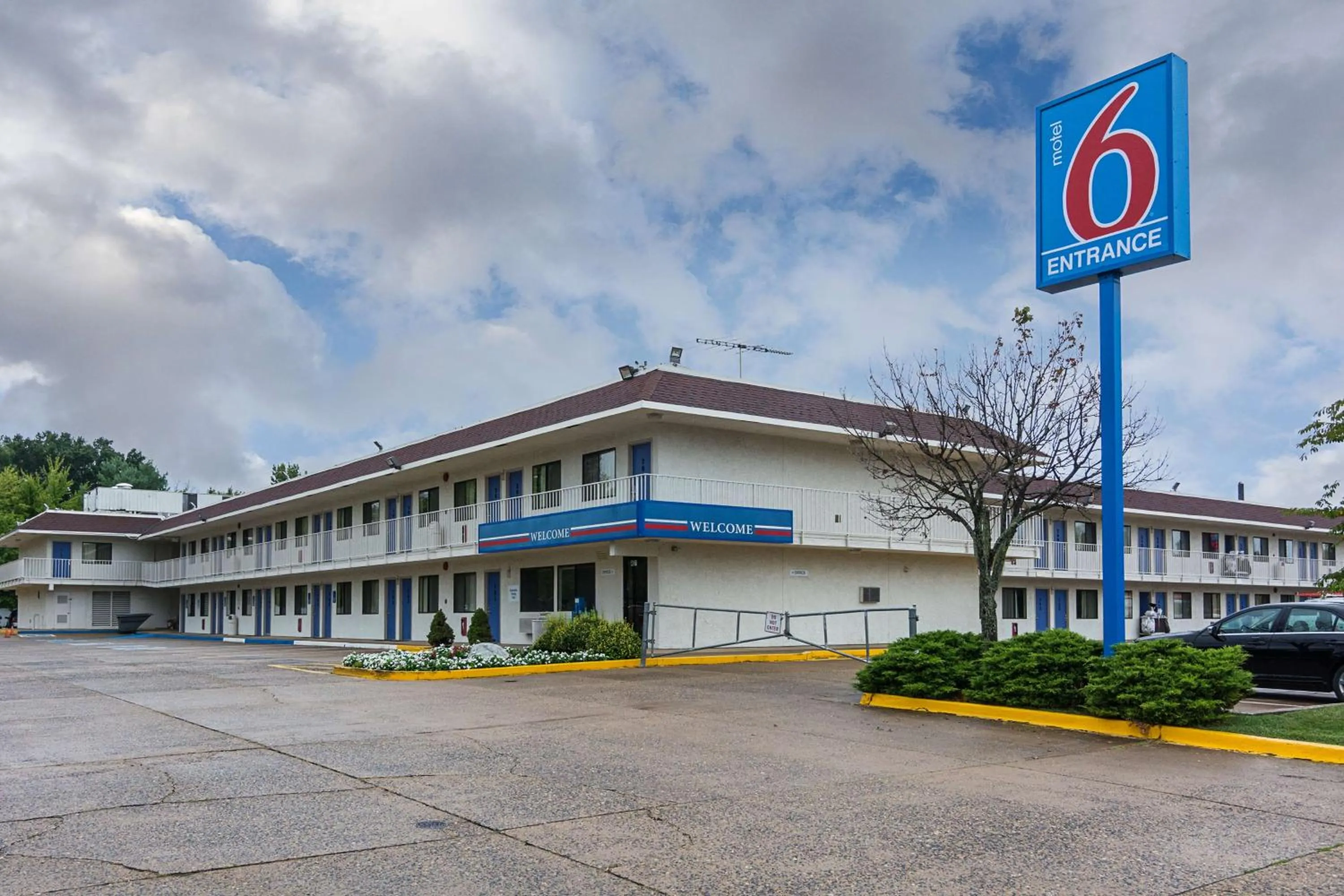 Property building in Motel 6 Fredericksburg, Va - North