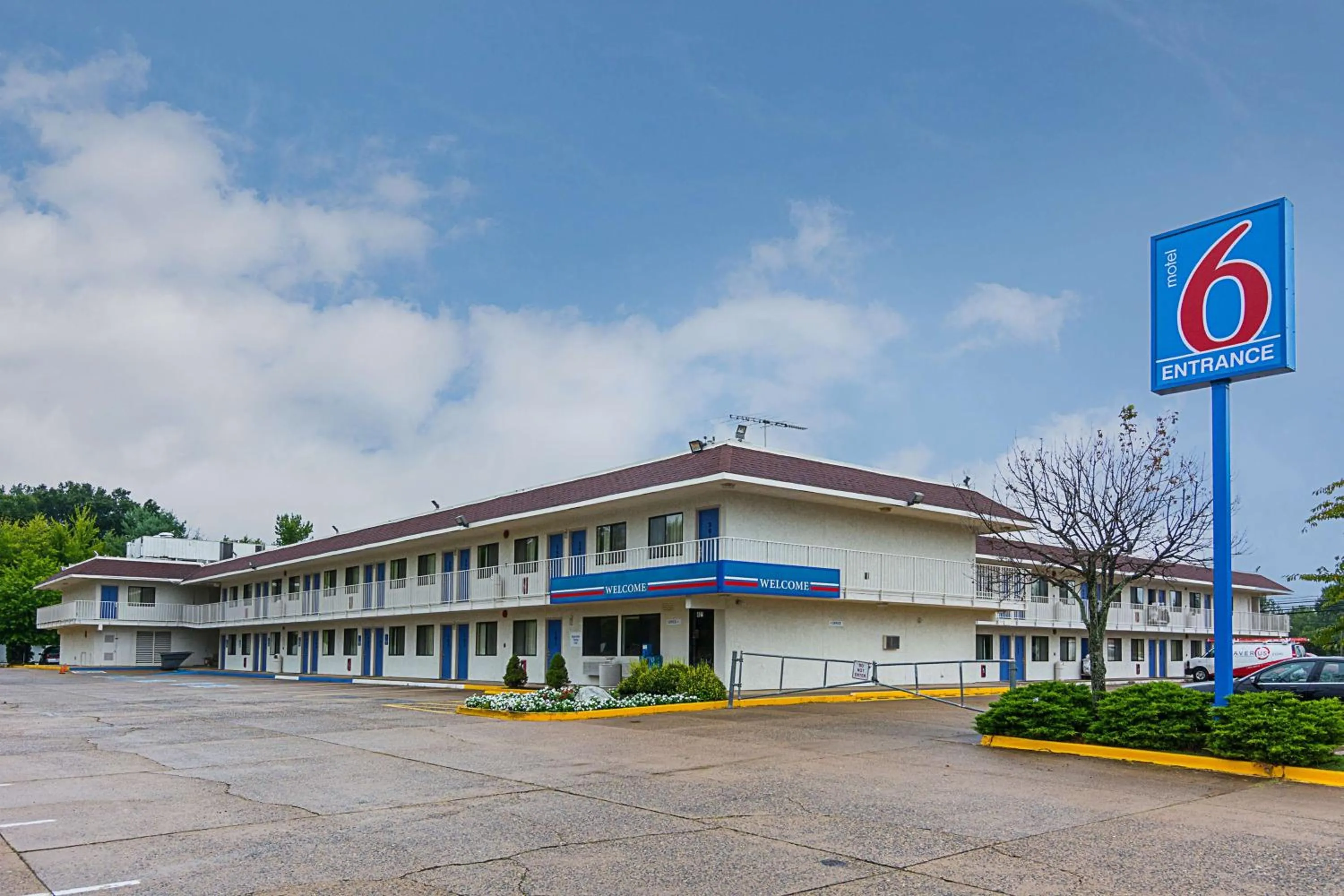 Property building in Motel 6 Fredericksburg, Va - North