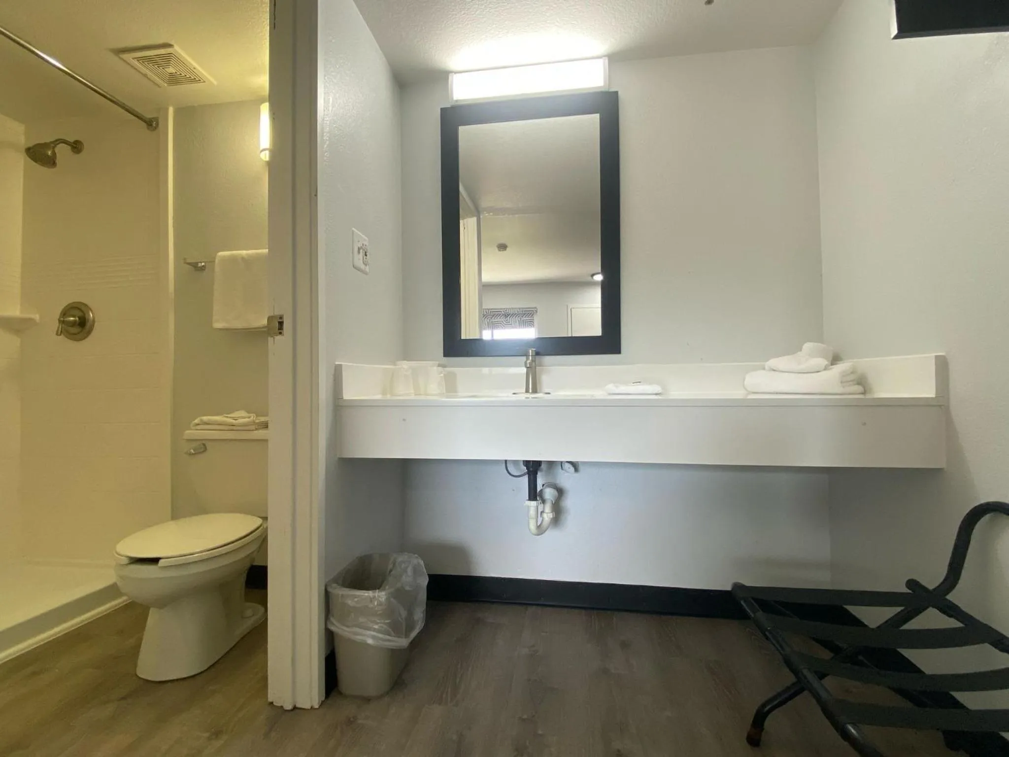 Motel 6-Windsor Locks, CT - Hartford