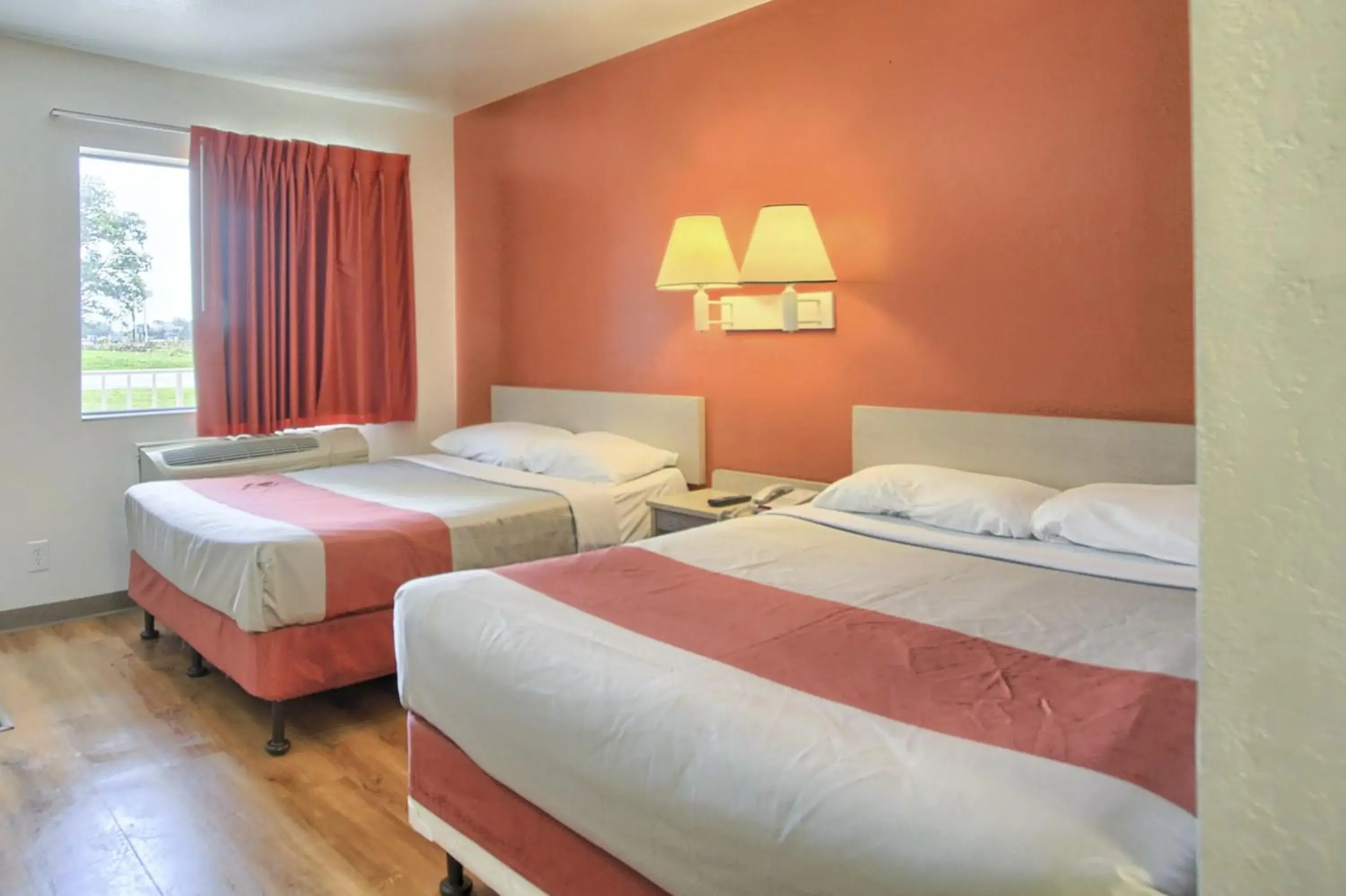 Deluxe Quadruple Room - single occupancy in Motel 6-New Cumberland, PA - Harrisburg - Hershey South Deluxe Quadruple Room - single occupancy in Motel 6-New Cumberland, PA - Harrisburg - Hershey South