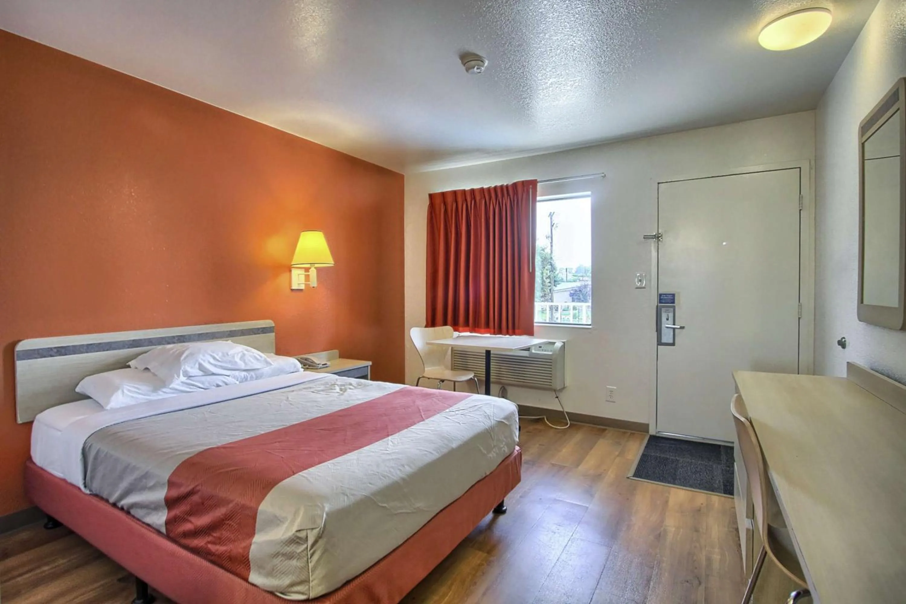 Photo of the whole room, Bed in Motel 6-New Cumberland, PA - Harrisburg - Hershey South