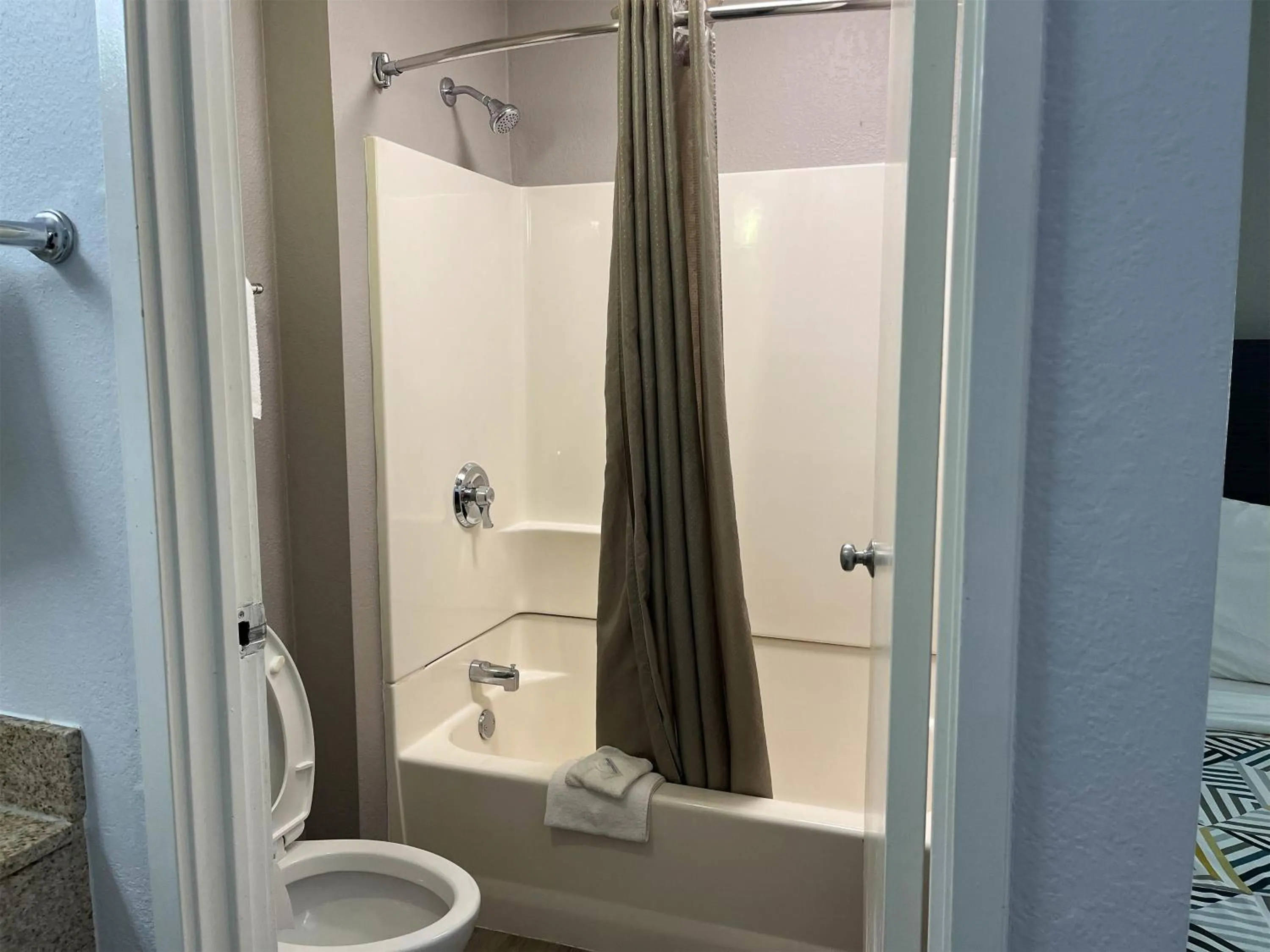 Bathroom in Motel 6-Elkton, MD