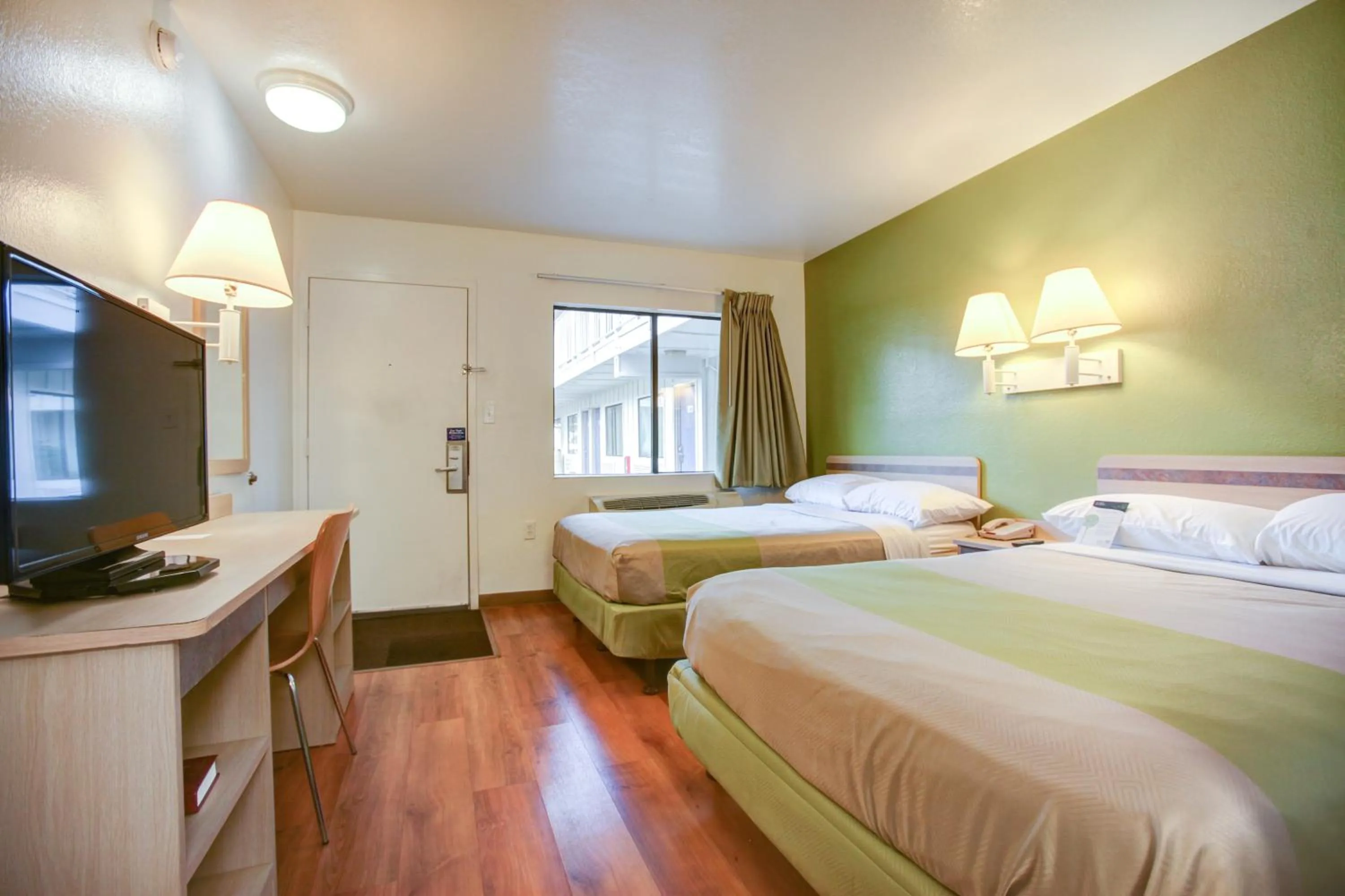 Bedroom, Bed in Motel 6-Elkton, MD