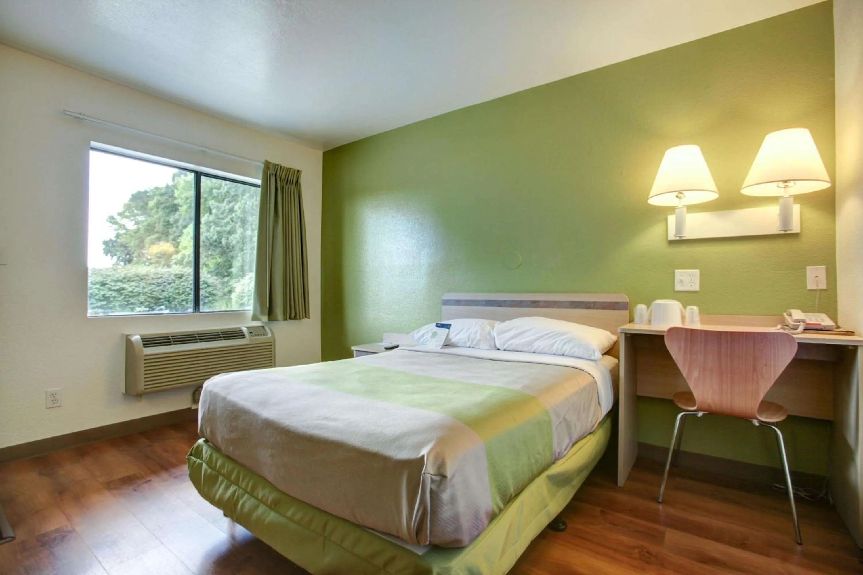 Photo of the whole room, Bed in Motel 6-Elkton, MD