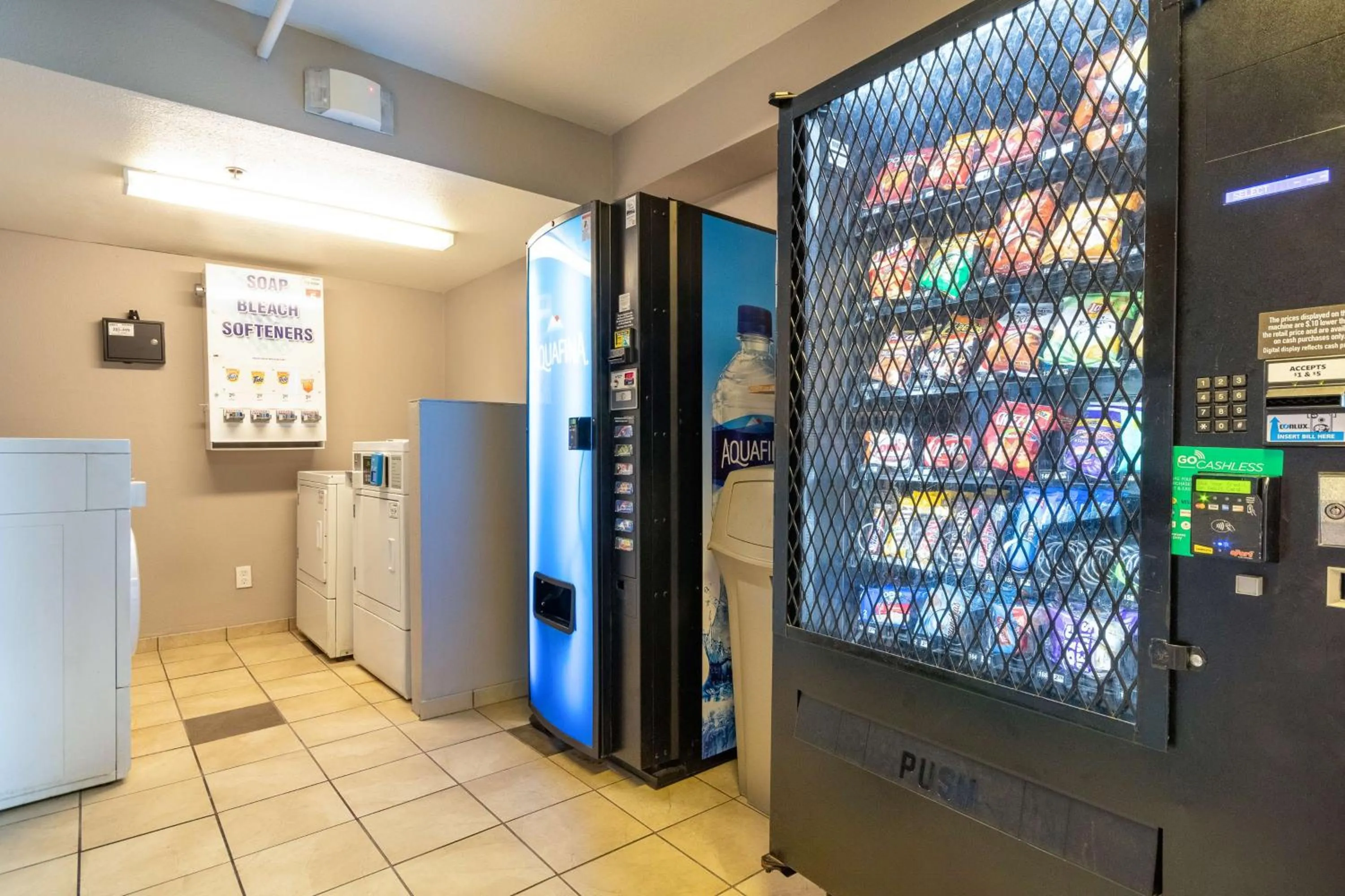 Property building in Motel 6-Rolling Meadows, IL - Chicago Northwest