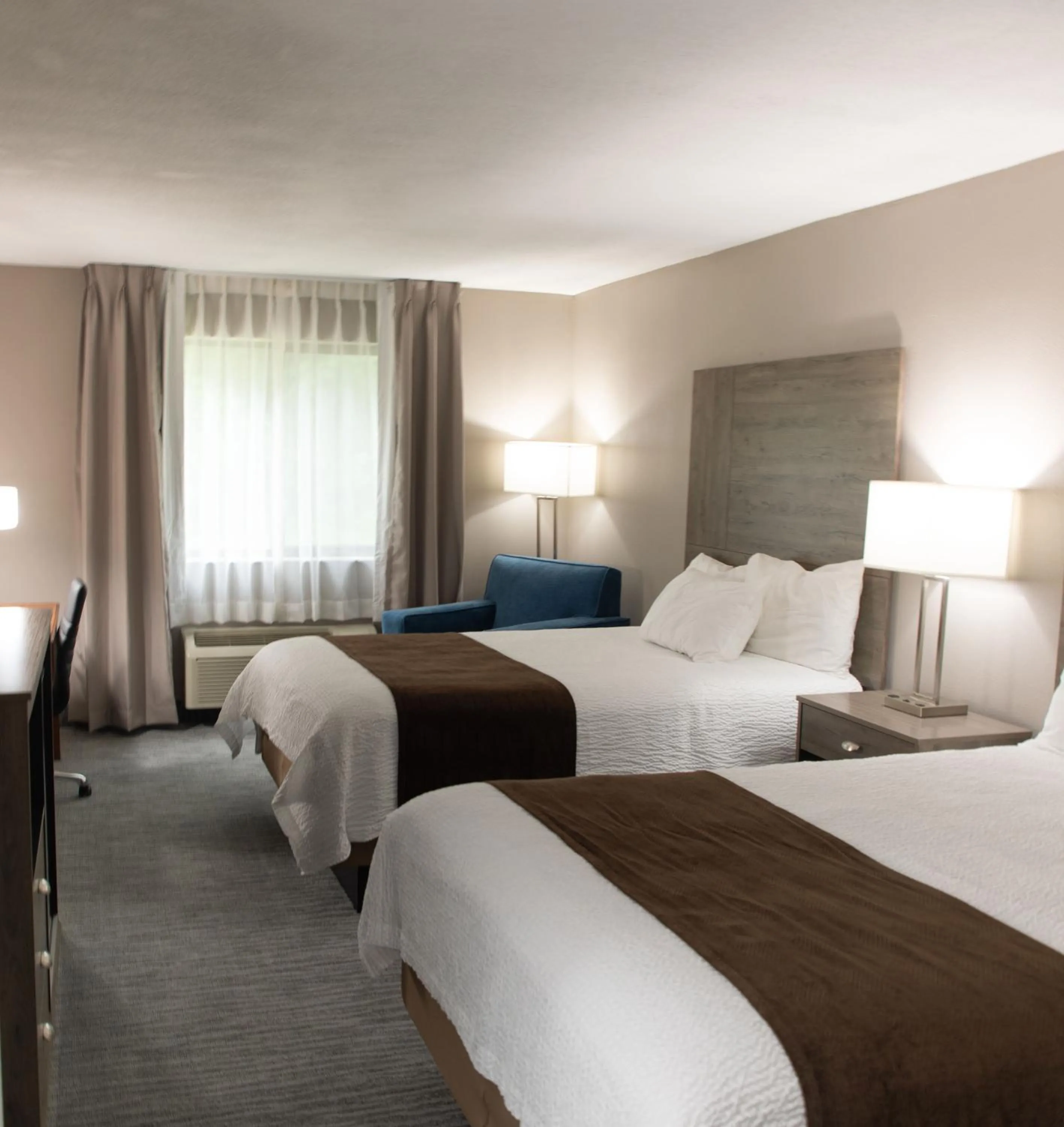 Bed in Lomira Inn and Suites