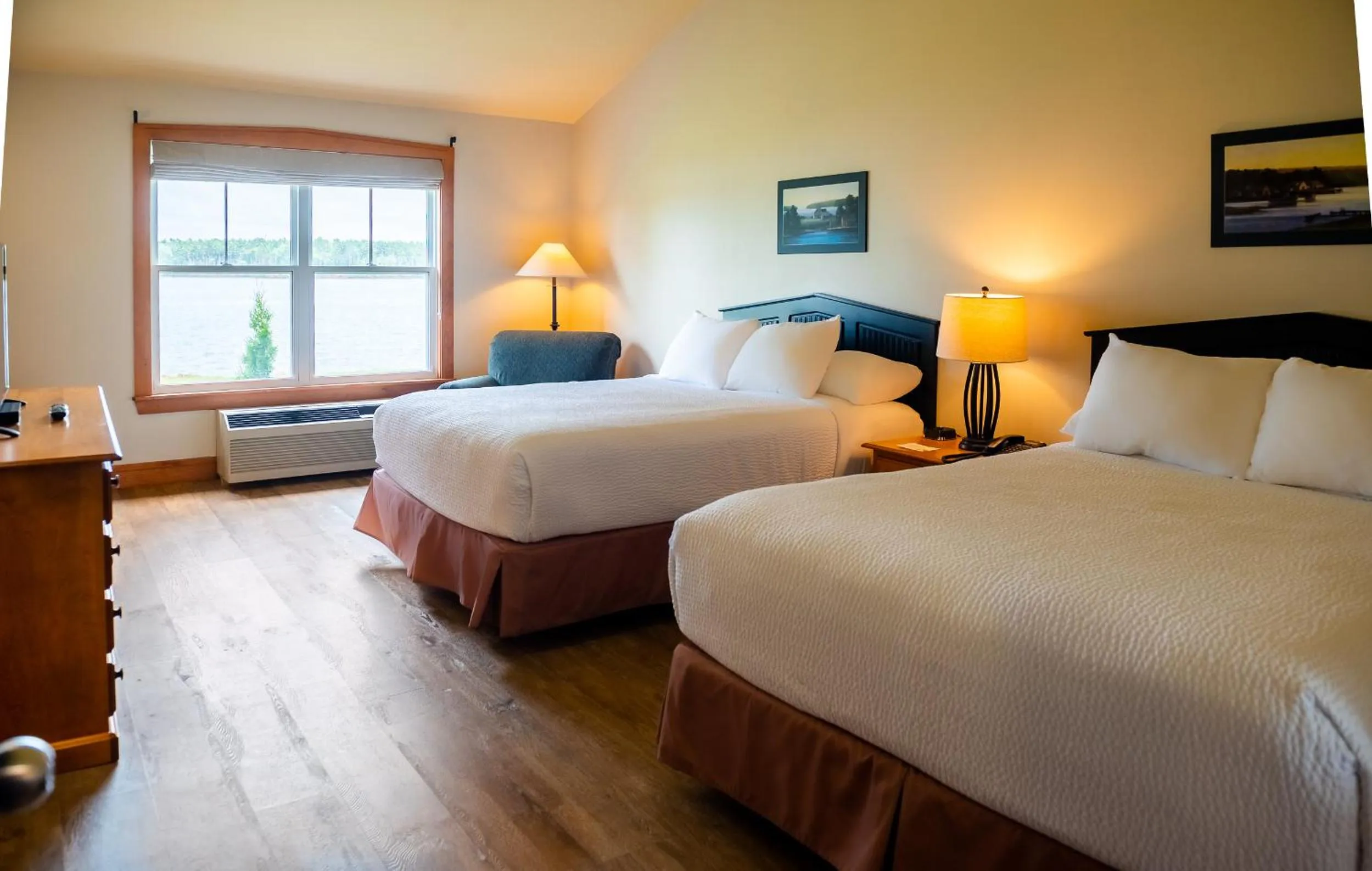 Photo of the whole room, Bed in Rodd Brudenell River Resort