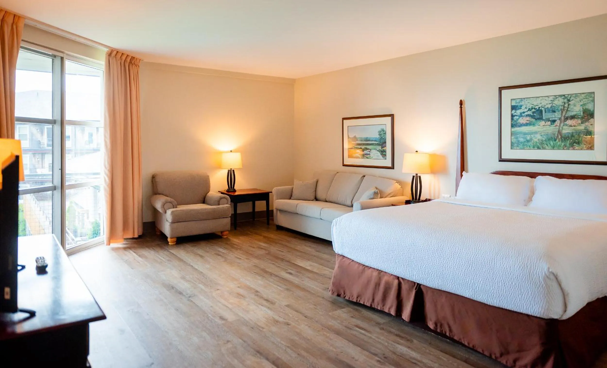 Photo of the whole room, Bed in Rodd Brudenell River Resort