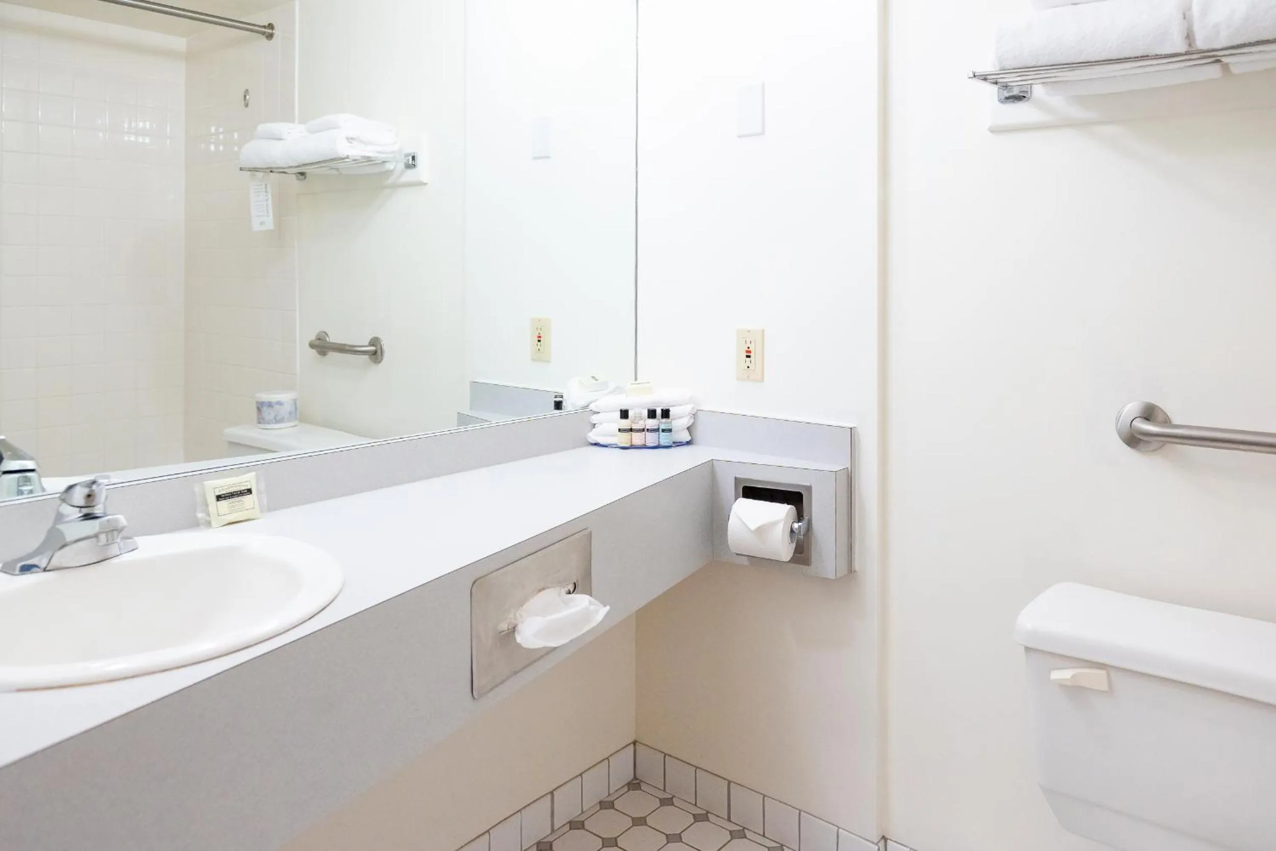 Bathroom in Rodd Brudenell River Resort