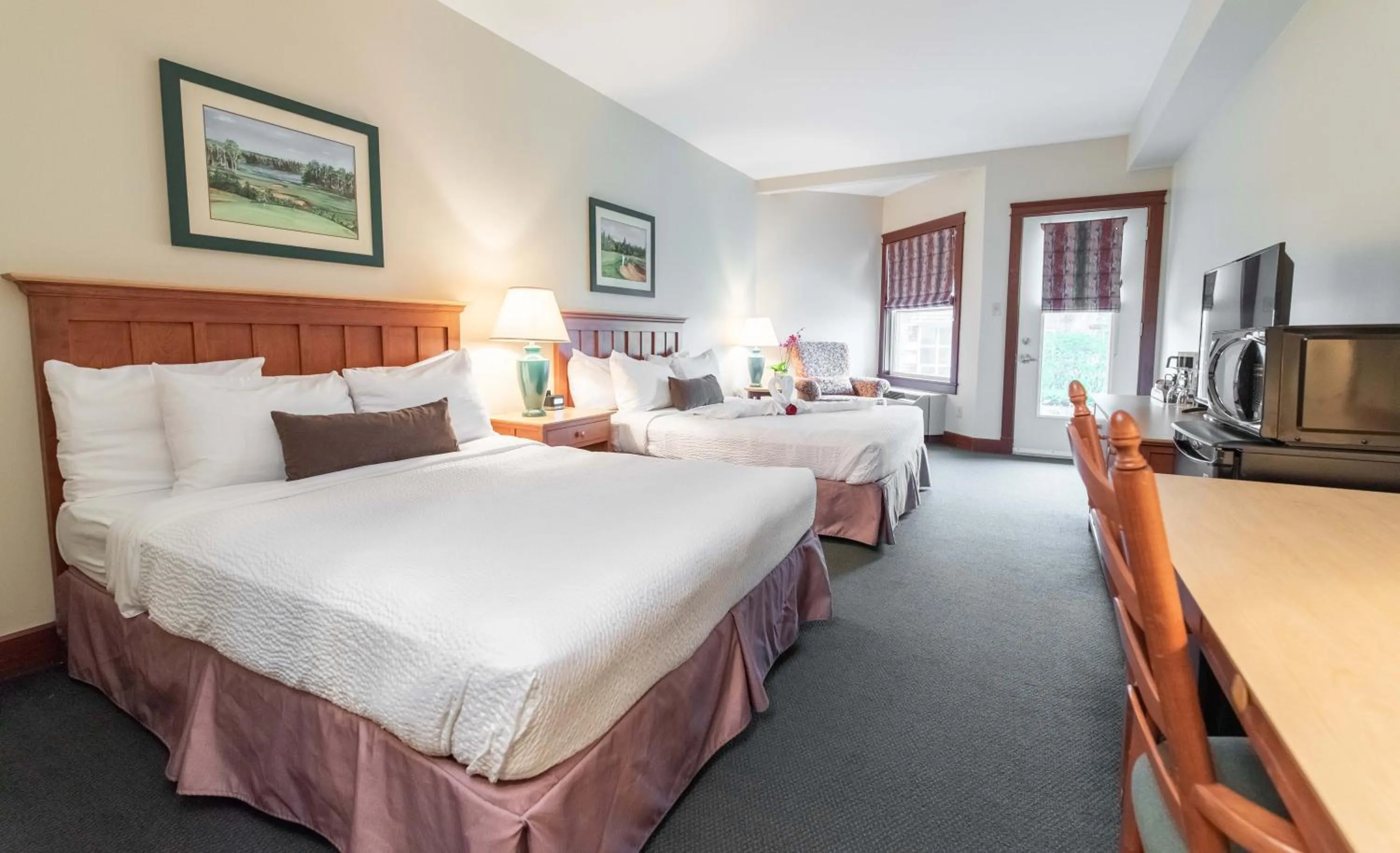 Photo of the whole room, Bed in Rodd Brudenell River Resort