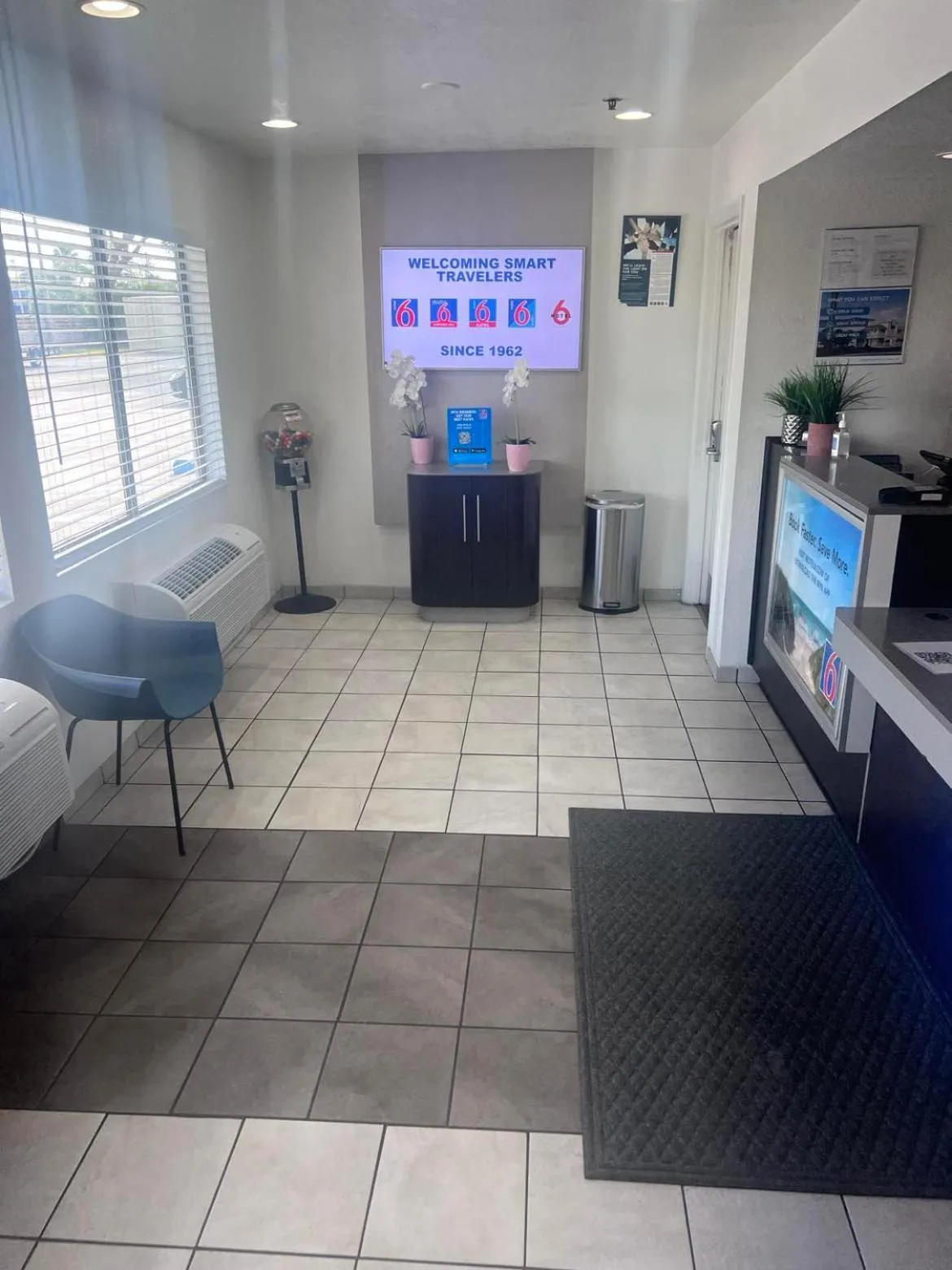 Lobby or reception in Motel 6-Orlando, FL - Winter Park