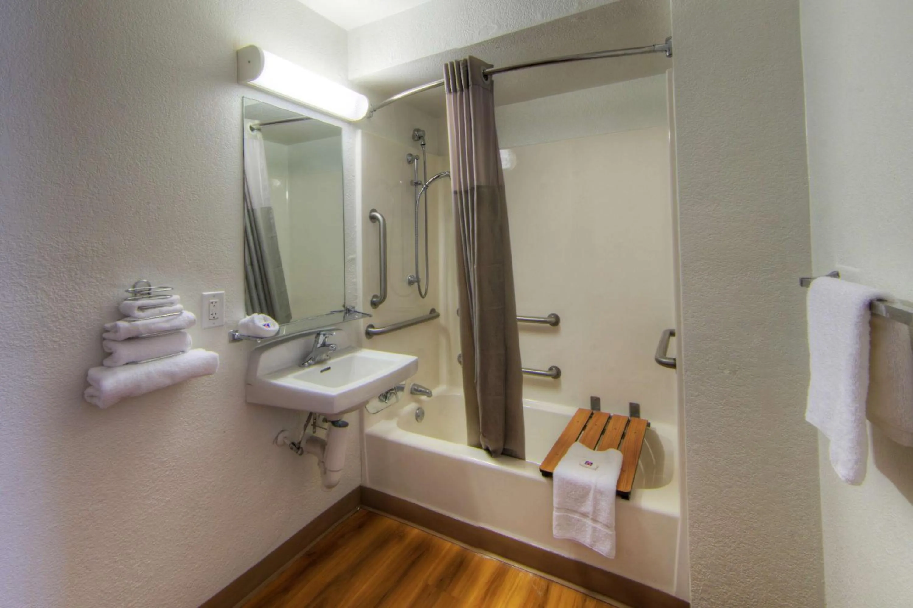 Shower in Motel 6-Orlando, FL - Winter Park