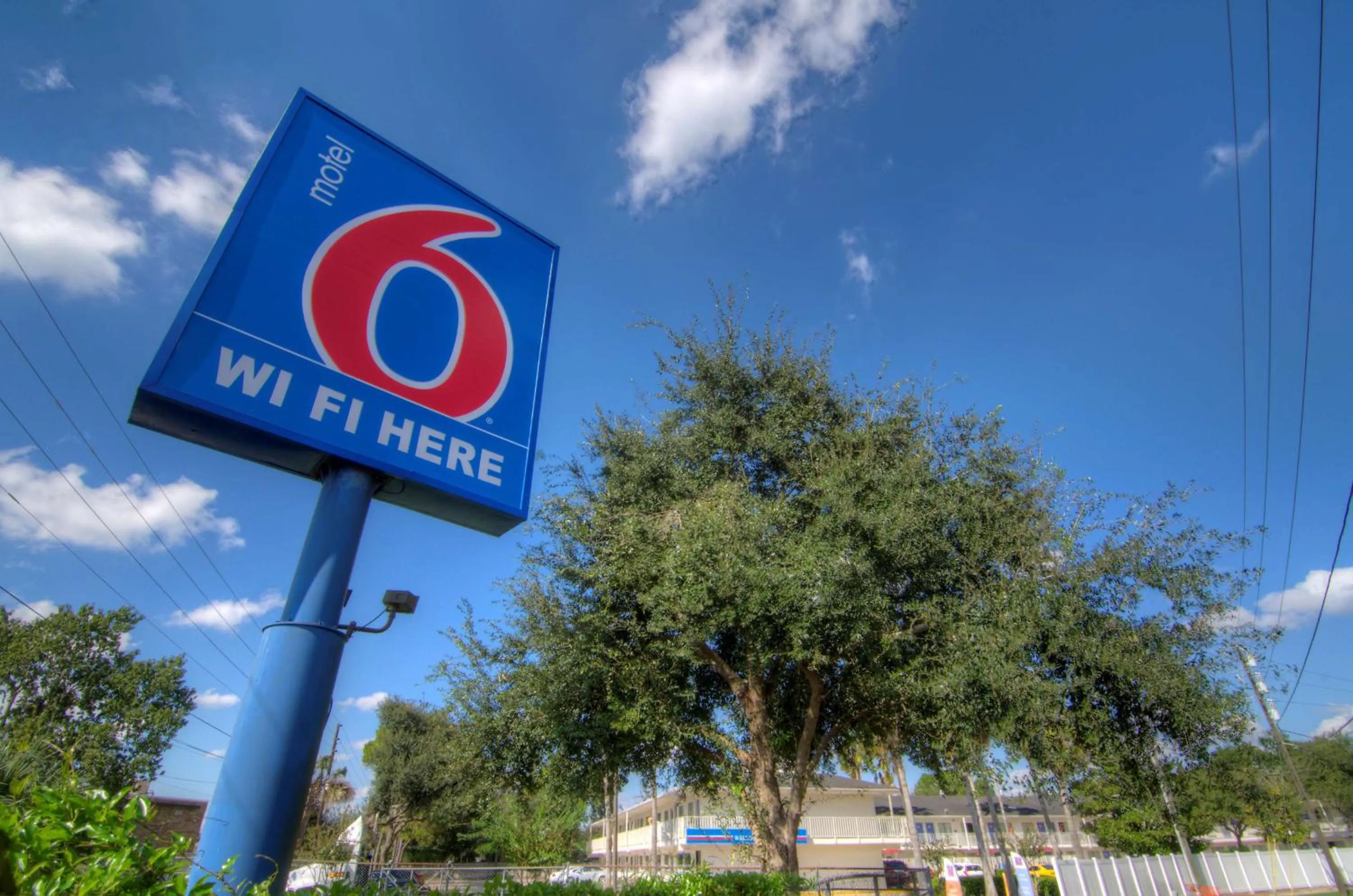 Property building in Motel 6-Orlando, FL - Winter Park