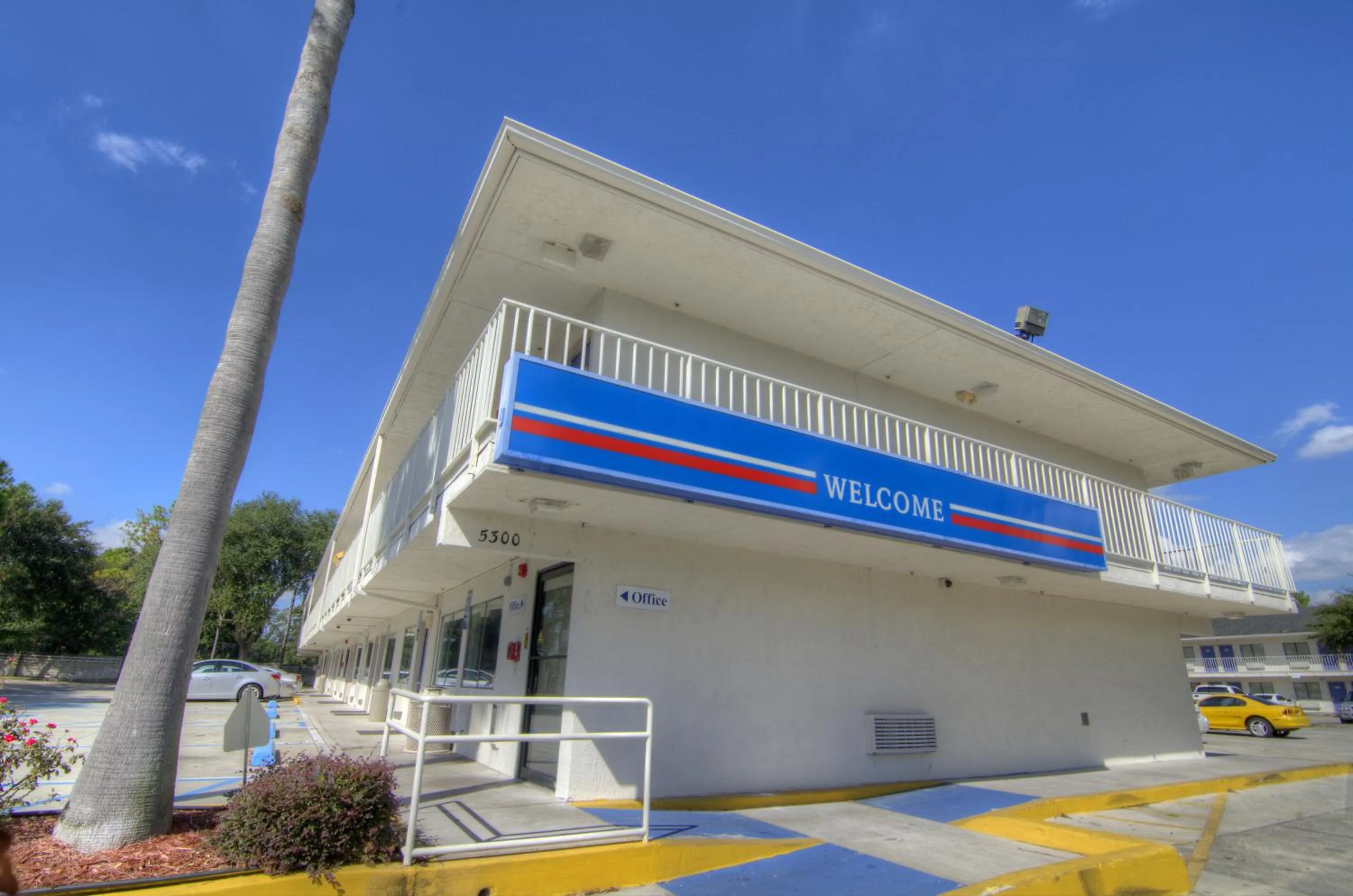 Facade/entrance in Motel 6-Orlando, FL - Winter Park