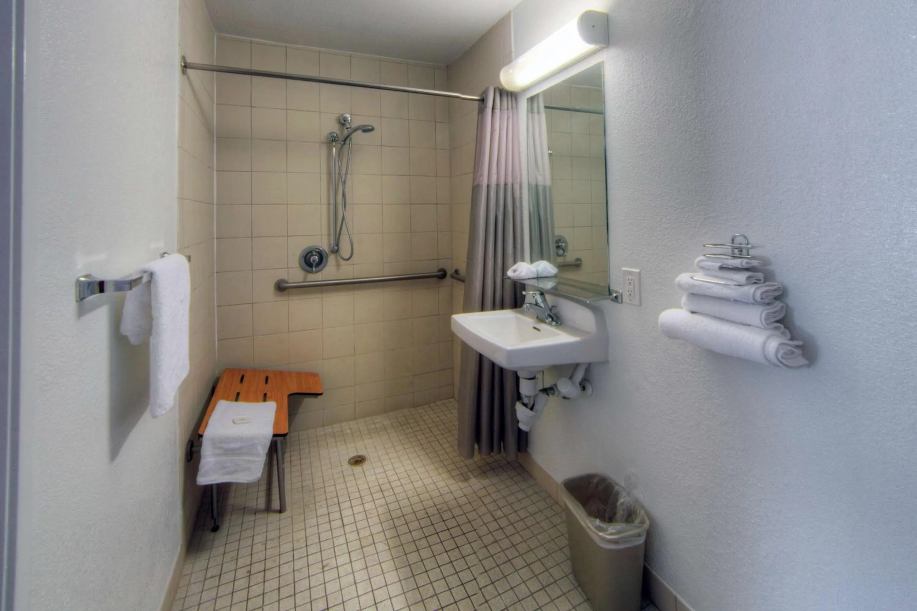 Shower in Motel 6-Orlando, FL - Winter Park