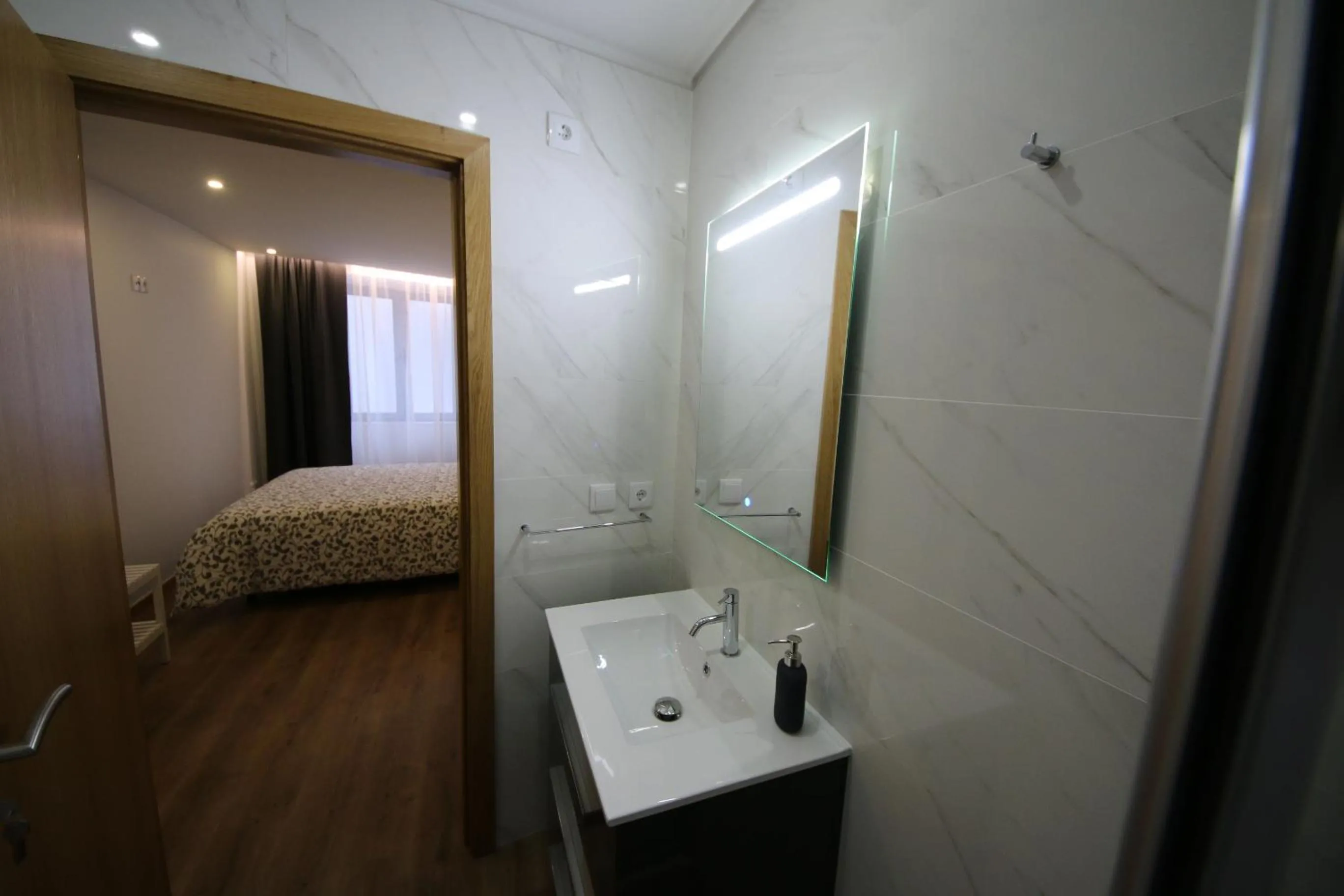 Toilet, Bed in Povoa do Mar