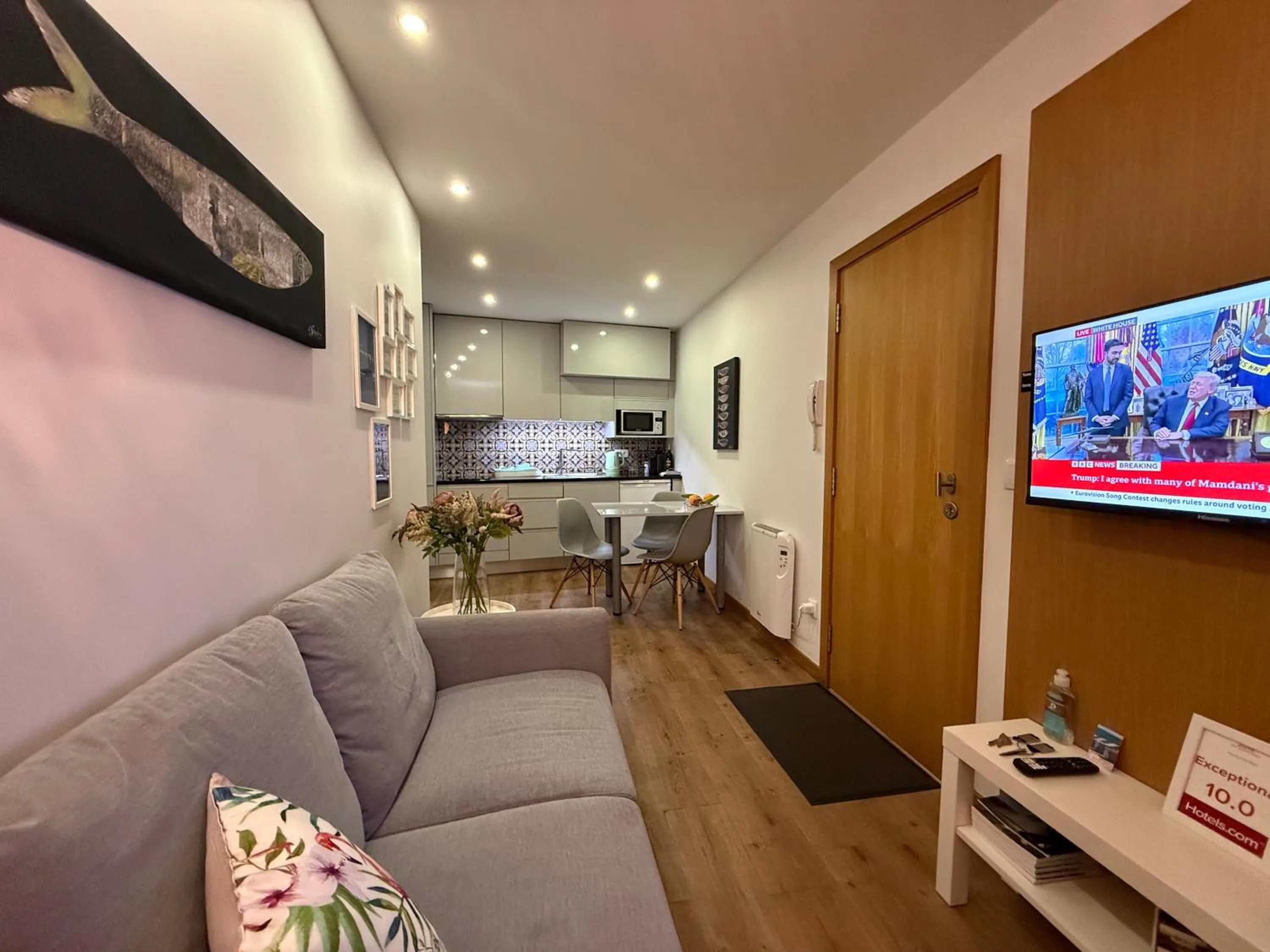 Communal lounge/ TV room in Povoa do Mar