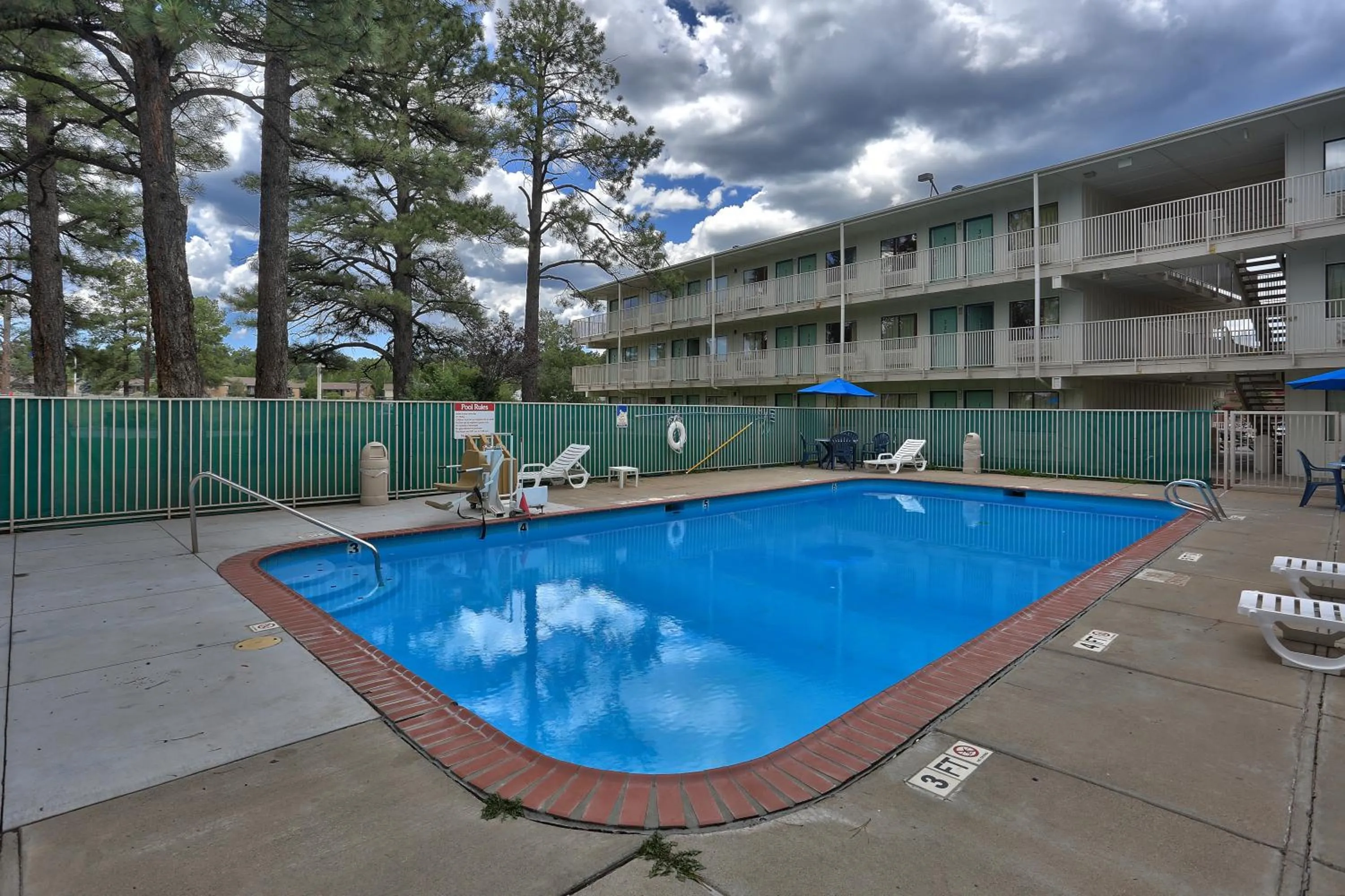 Swimming pool in Motel 6-Flagstaff, AZ - West - Woodland Village