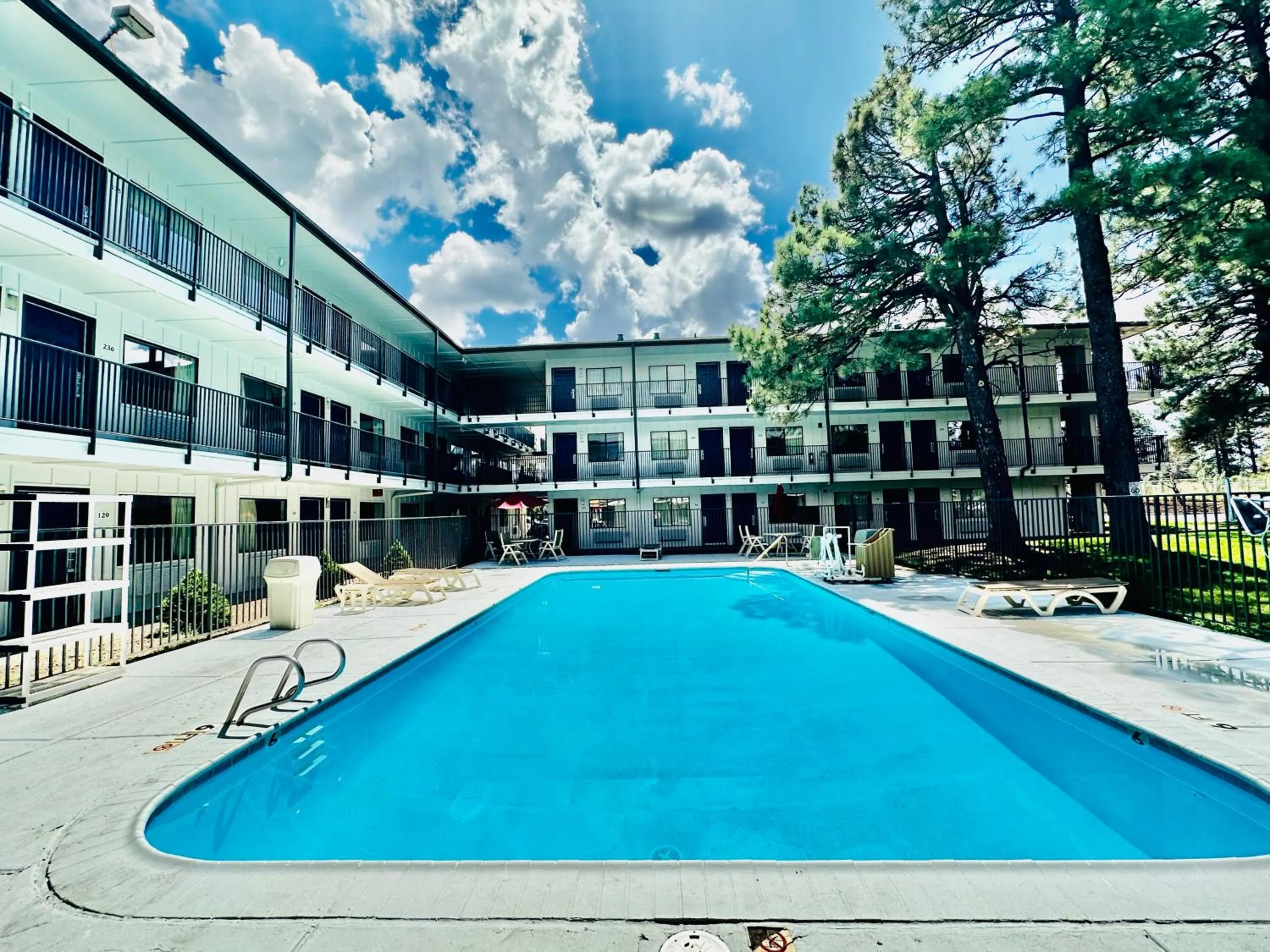 Swimming pool in Motel 6-Flagstaff, AZ - West - Woodland Village