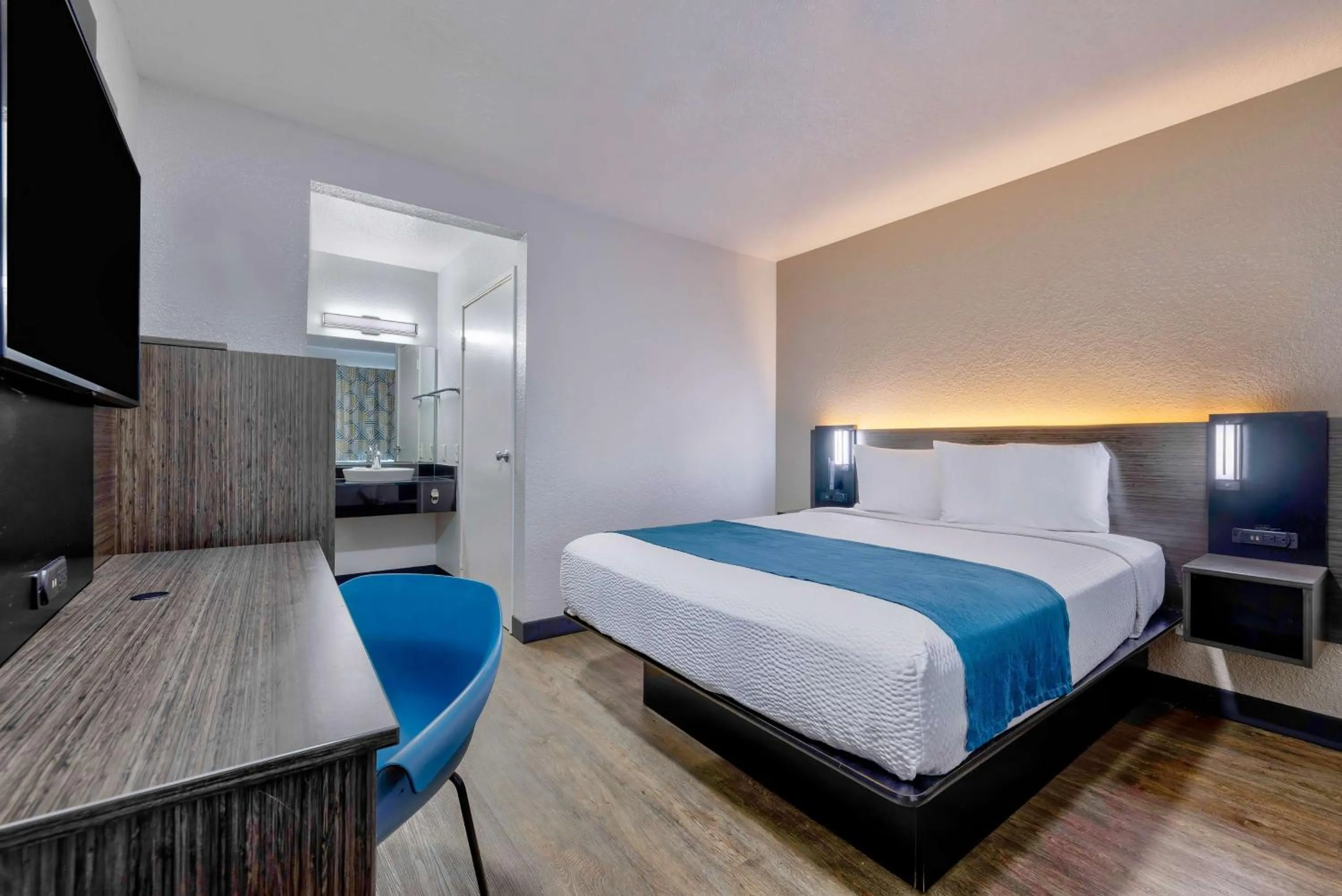 Bedroom, Bed in Motel 6-Anaheim, CA - Fullerton East