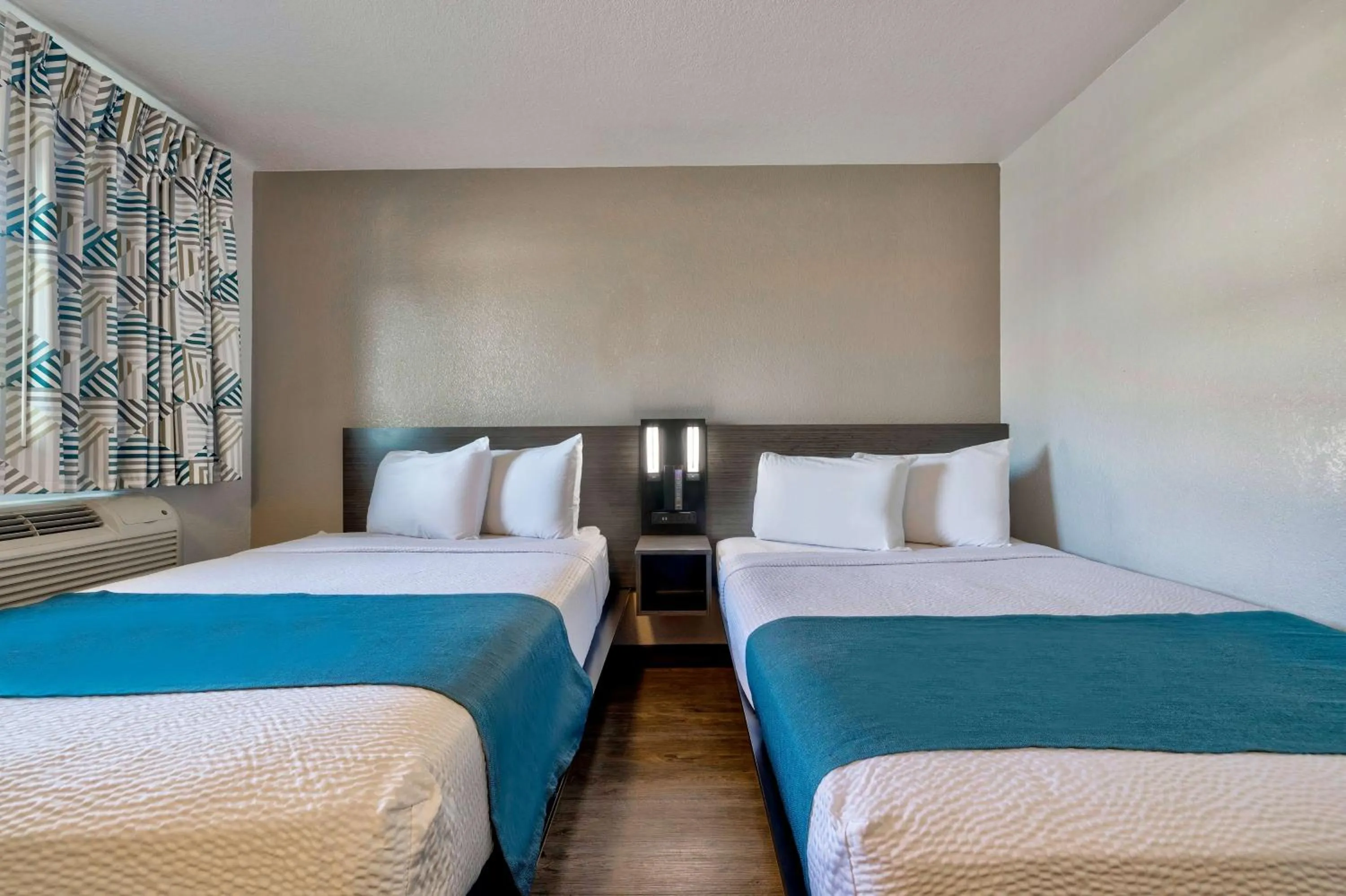 Bedroom, Bed in Motel 6-Anaheim, CA - Fullerton East