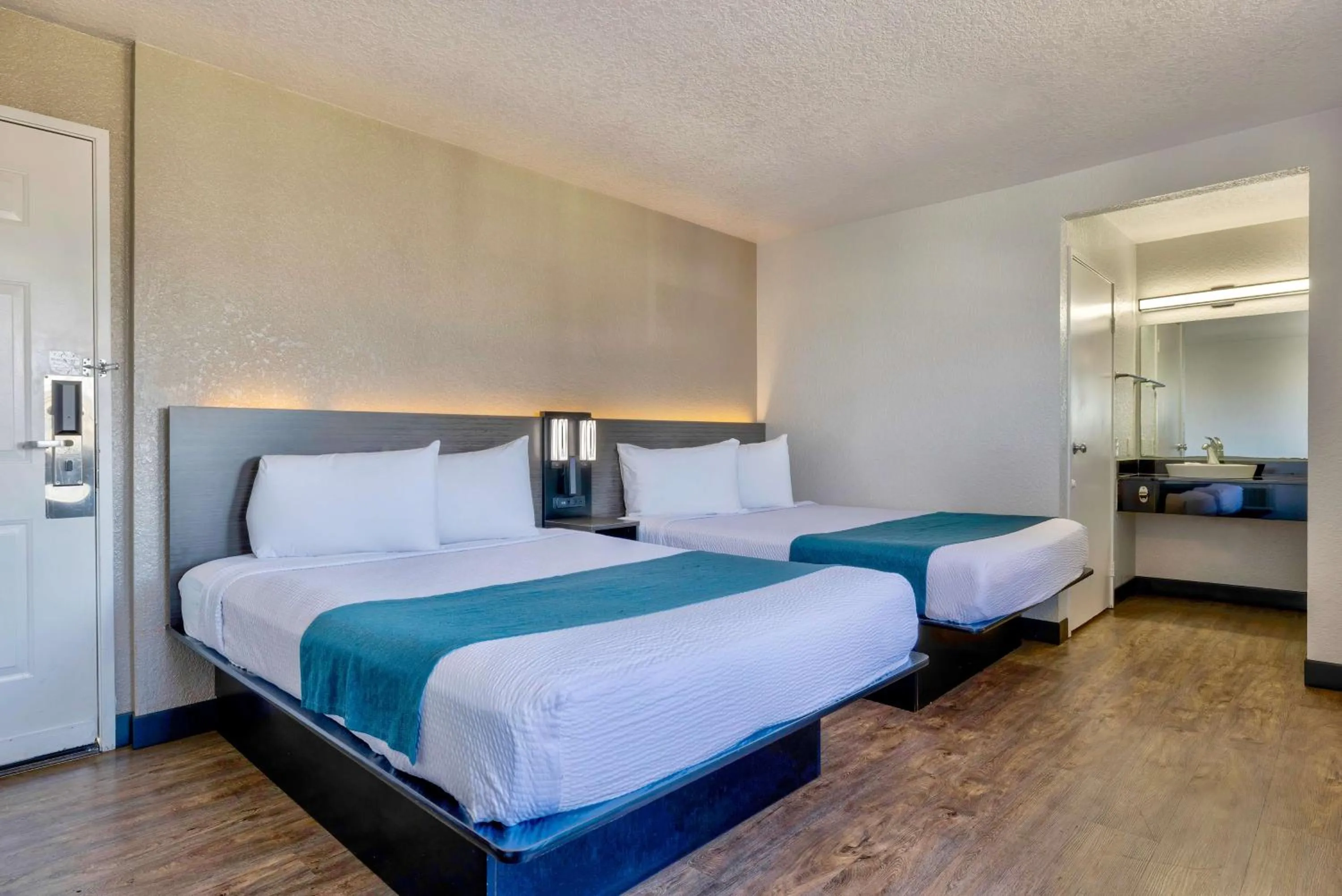 Bedroom, Bed in Motel 6-Anaheim, CA - Fullerton East