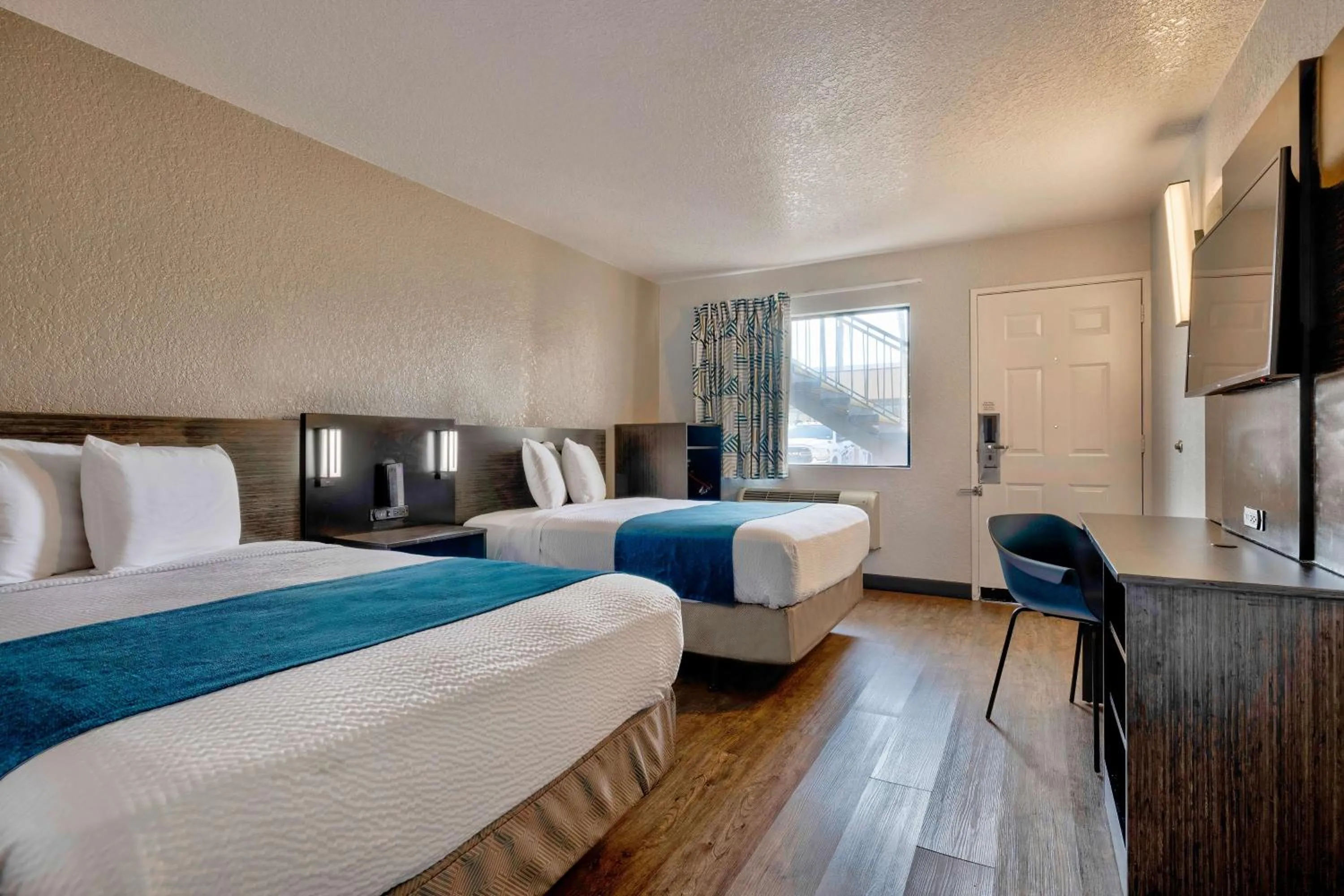 Bedroom, Bed in Motel 6-Anaheim, CA - Fullerton East