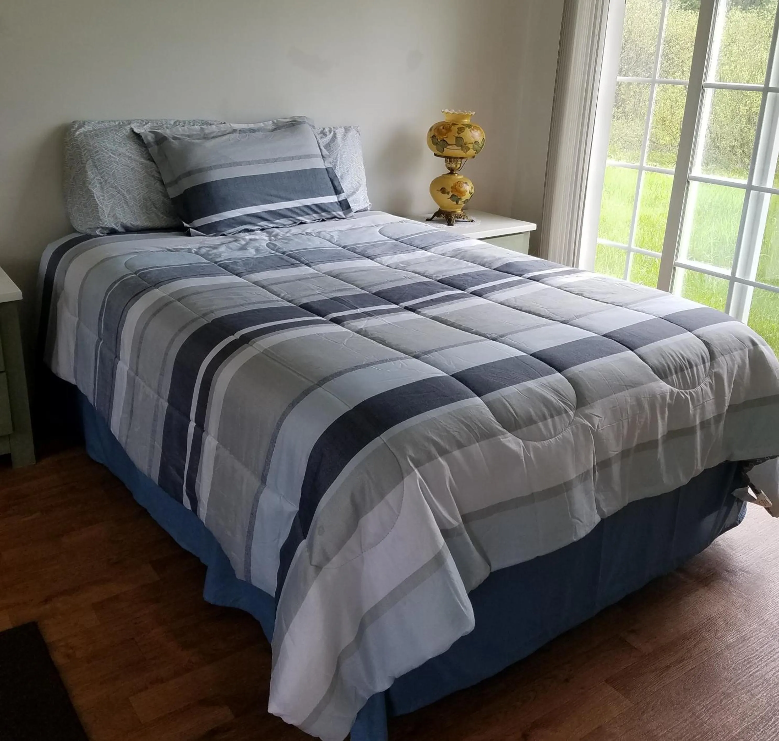 Bed in The becket Motel