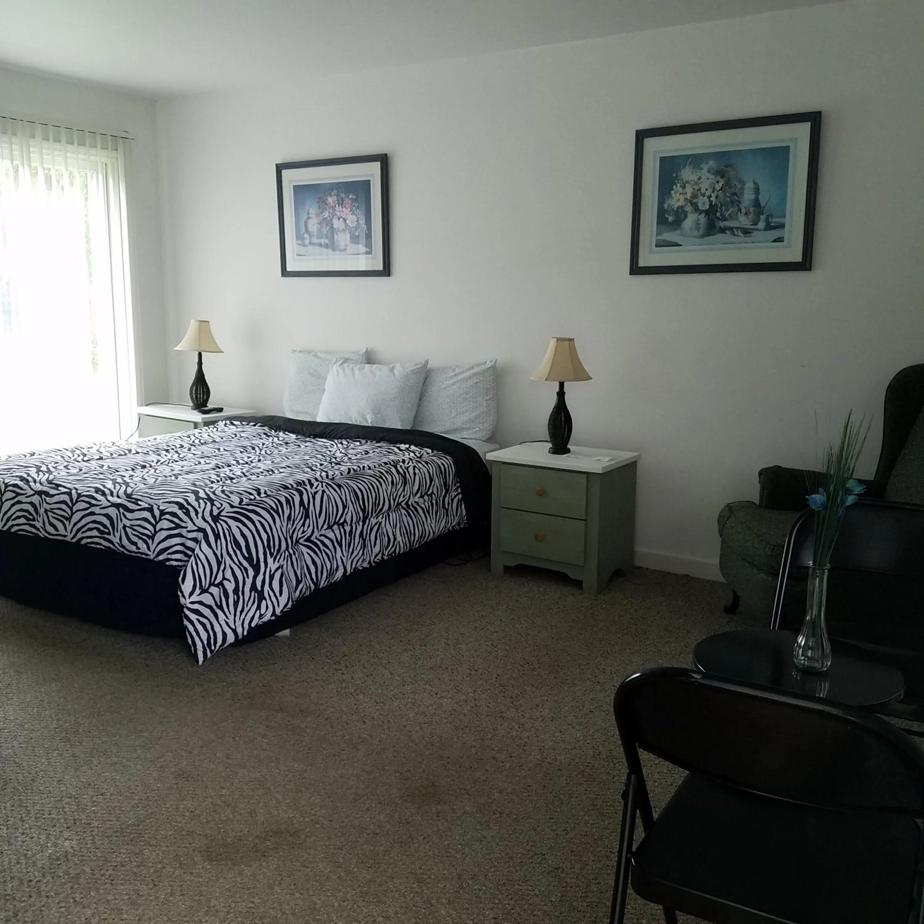 Bed in The becket Motel