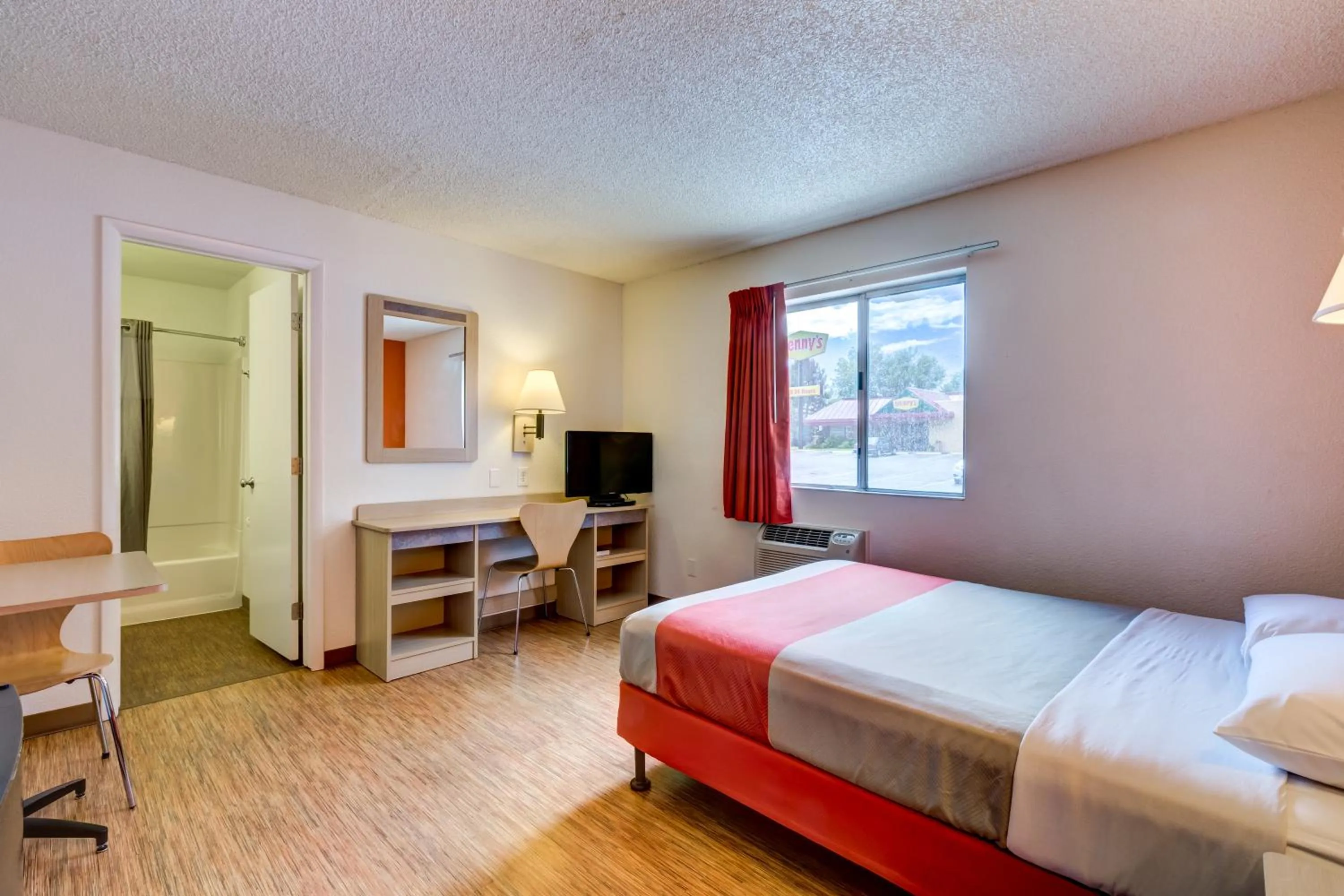 Bedroom, Bed in Motel 6-Wheat Ridge, CO - West - Denver North