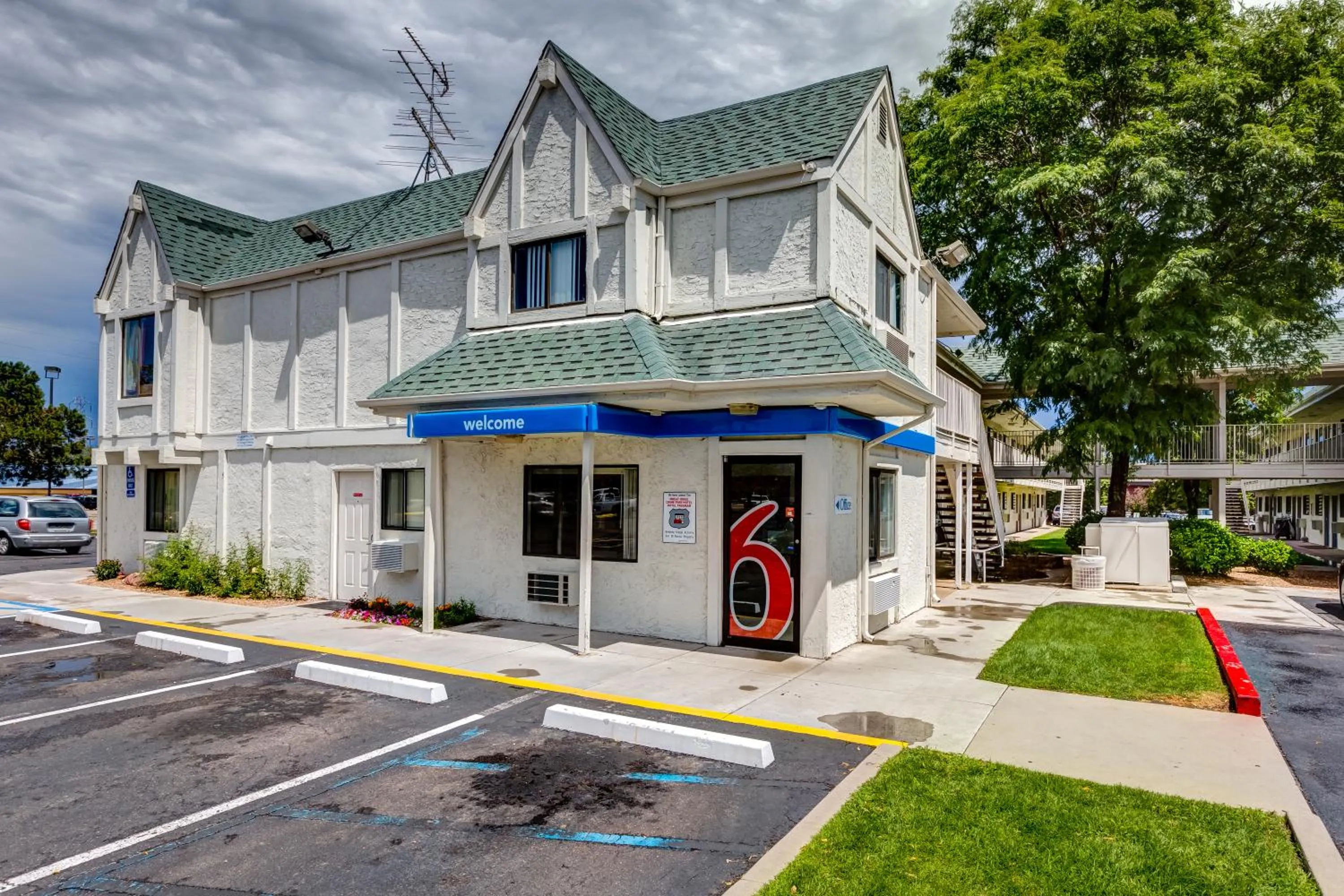 Facade/entrance in Motel 6-Wheat Ridge, CO - West - Denver North