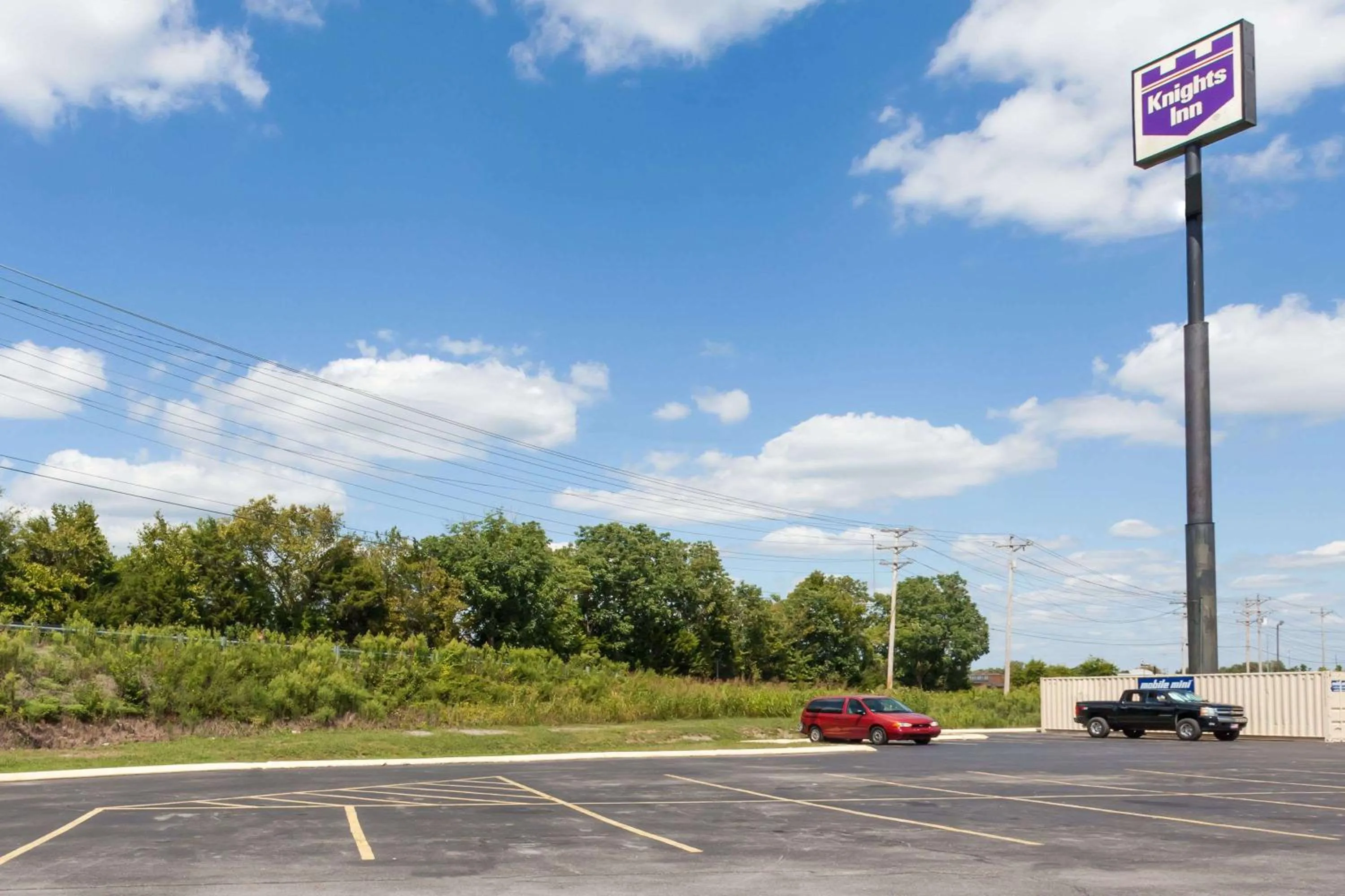 Property building in Knights Inn Lebanon