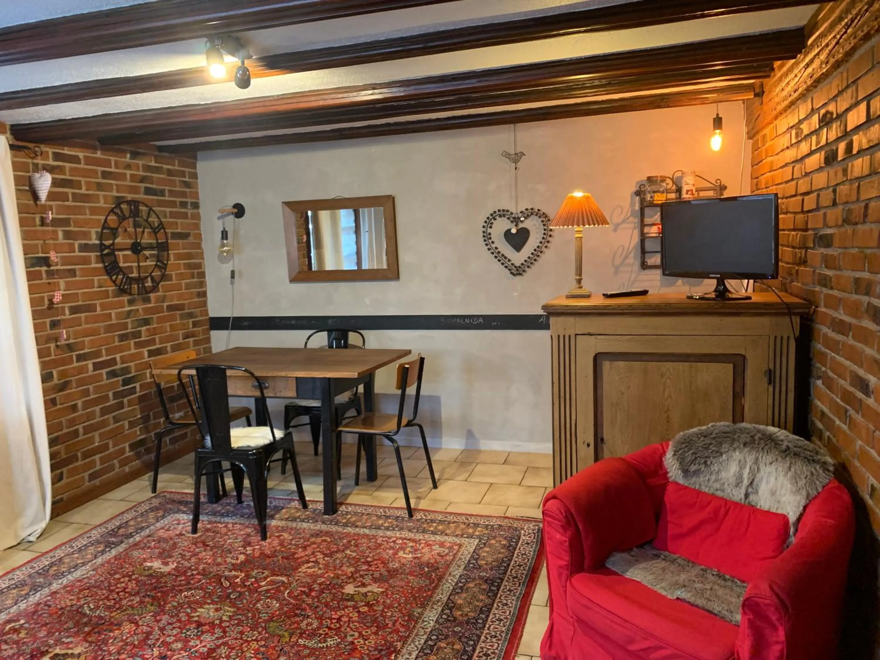 Appartement de caractère au calme 15 mins quartier historique, Gîte du Merlenchanteur